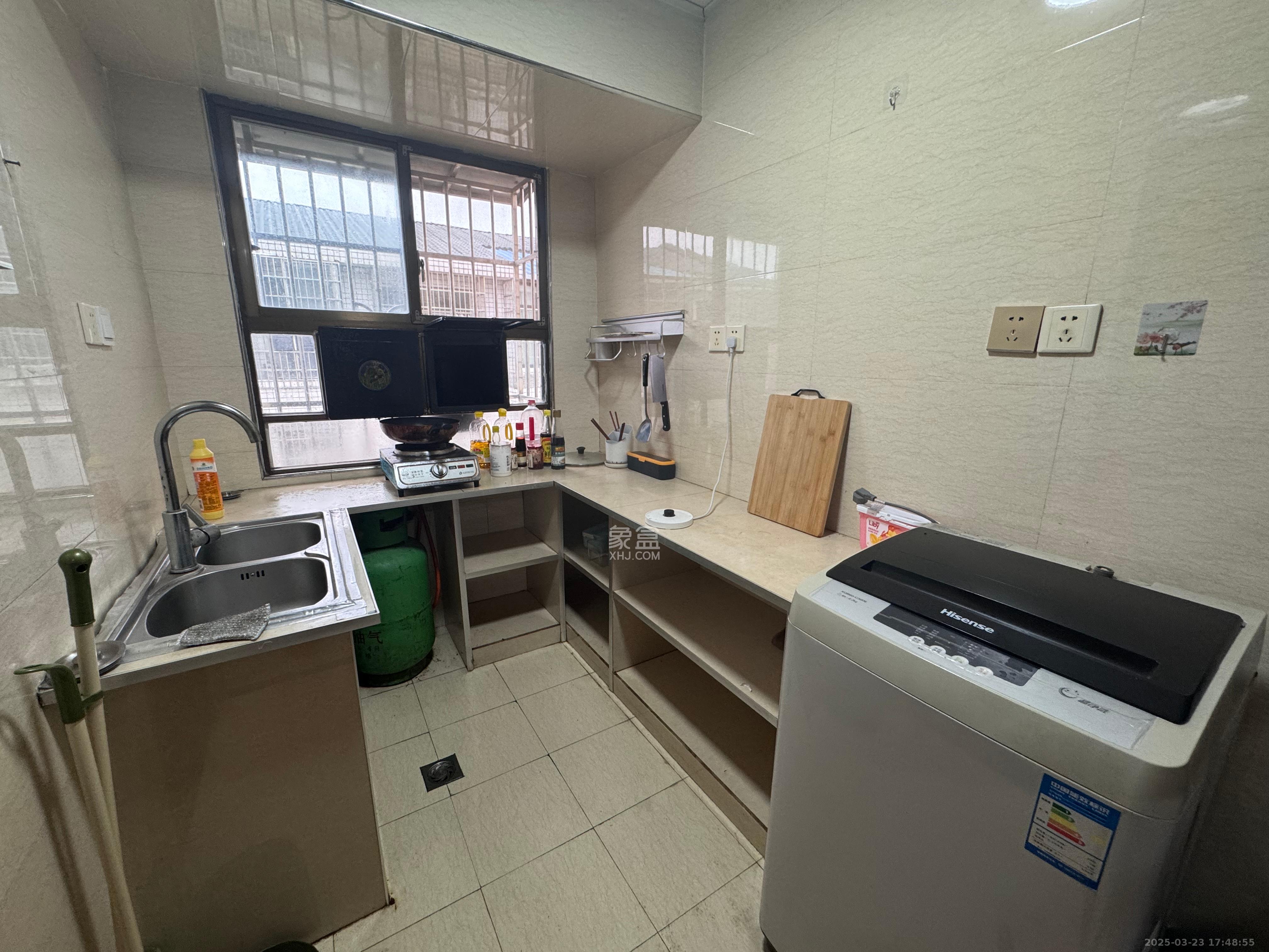 高桥老二号小区  1室1厅1卫   1300.00元/月室内图