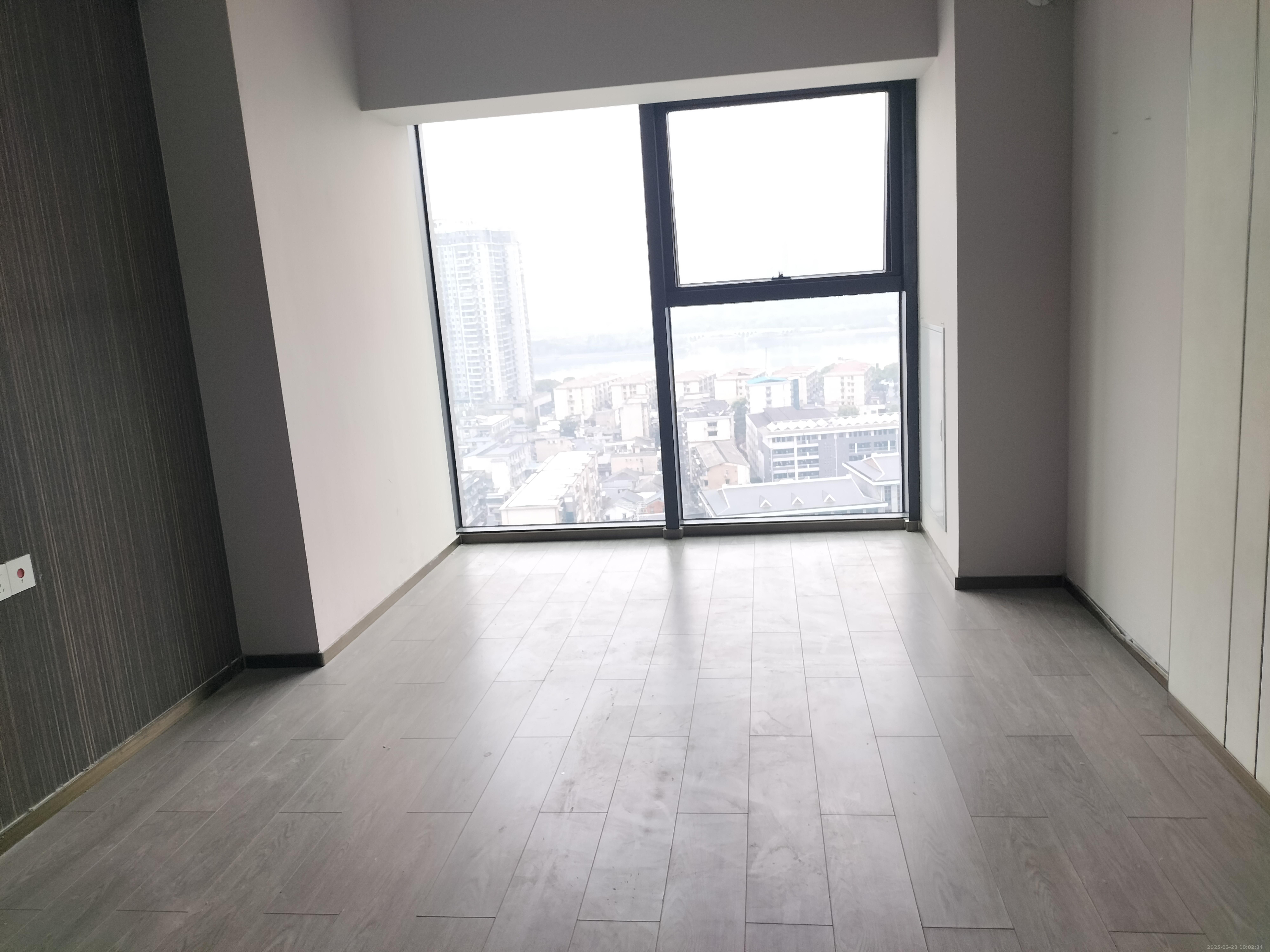 华润置地中心 1室1厅1卫 2000.0元/月 华润置地中心 1室1厅1卫 2000.0元/月室内图