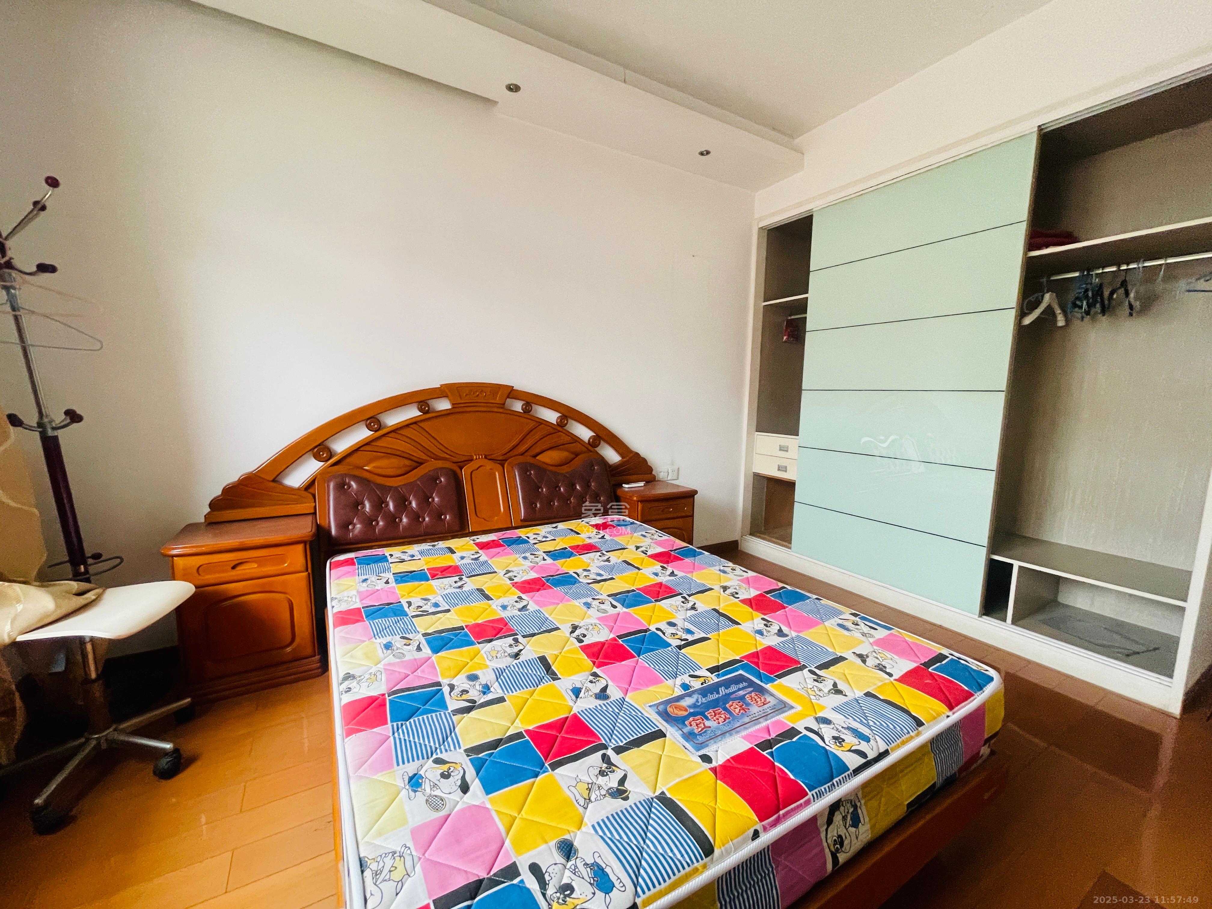 芙蓉公寓 3室2厅2卫 2500.0元/月 芙蓉公寓 3室2厅2卫 2500.0元/月室内图