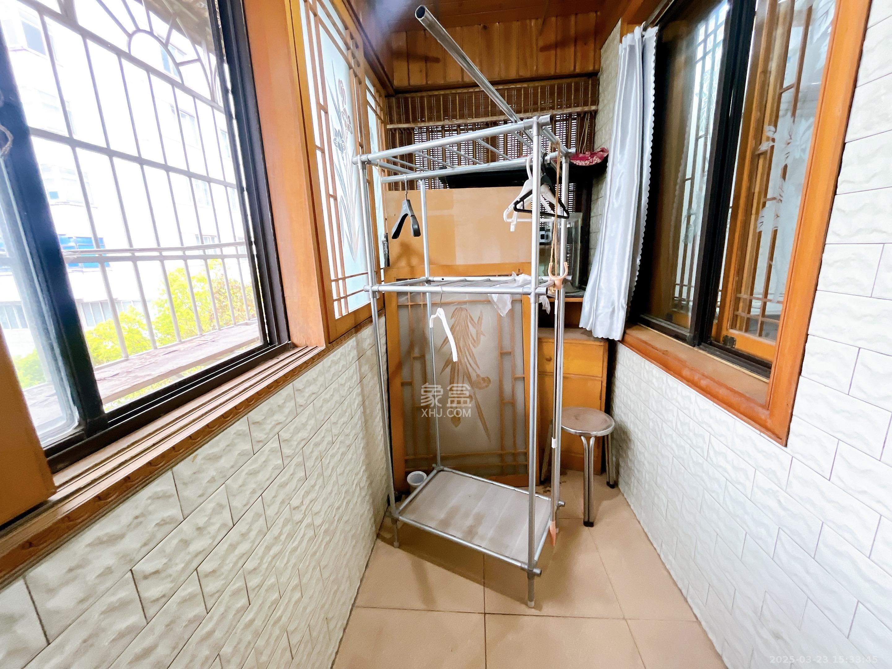 展览馆科协宿舍 4室2厅2卫 2400.0元/月 展览馆科协宿舍 4室2厅2卫 2400.0元/月室内图