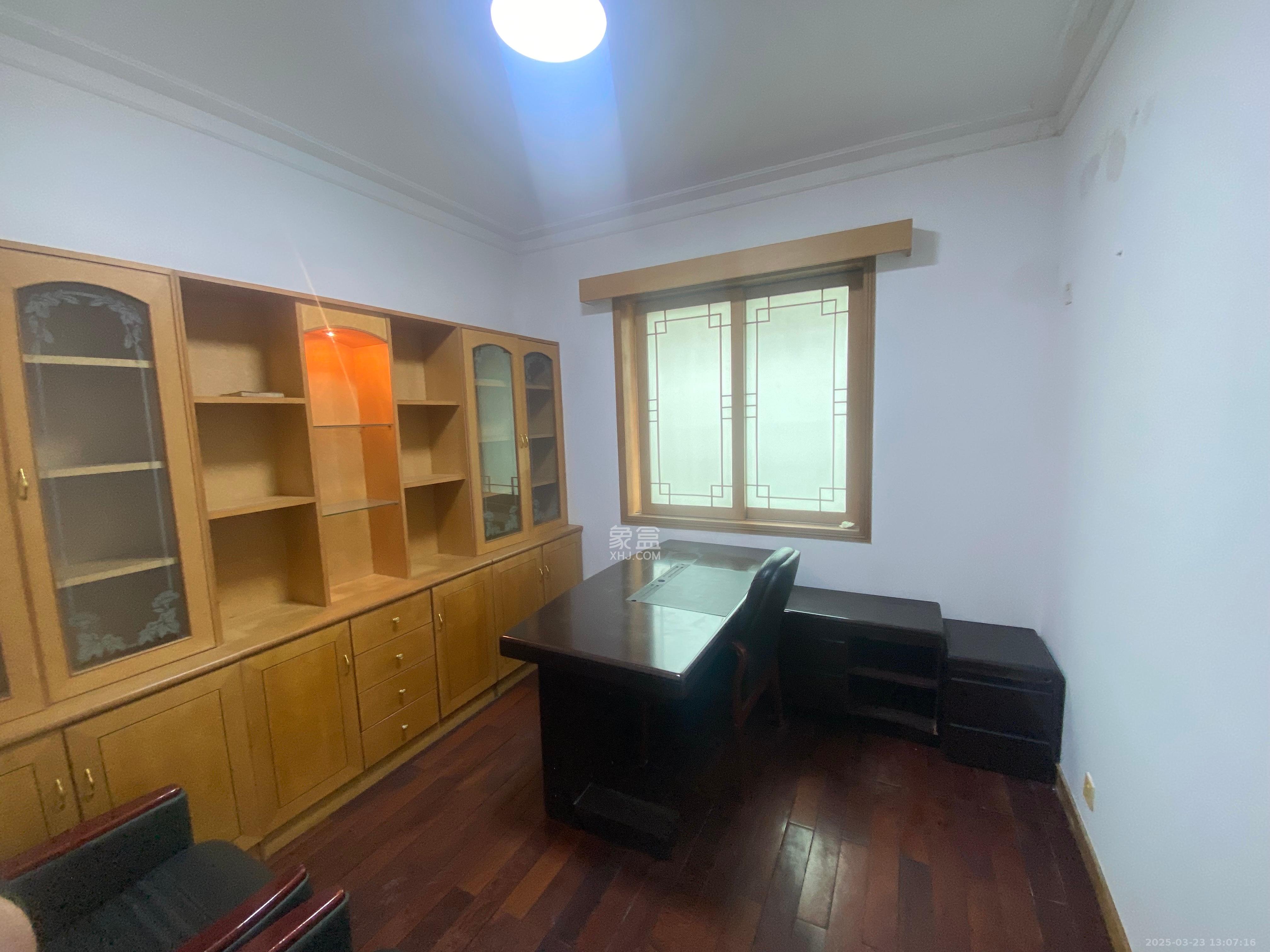 桔园小区1-8片  4室2厅1卫    2200.0元/月 桔园小区1-8片  4室2厅1卫    2200.0元/月室内图