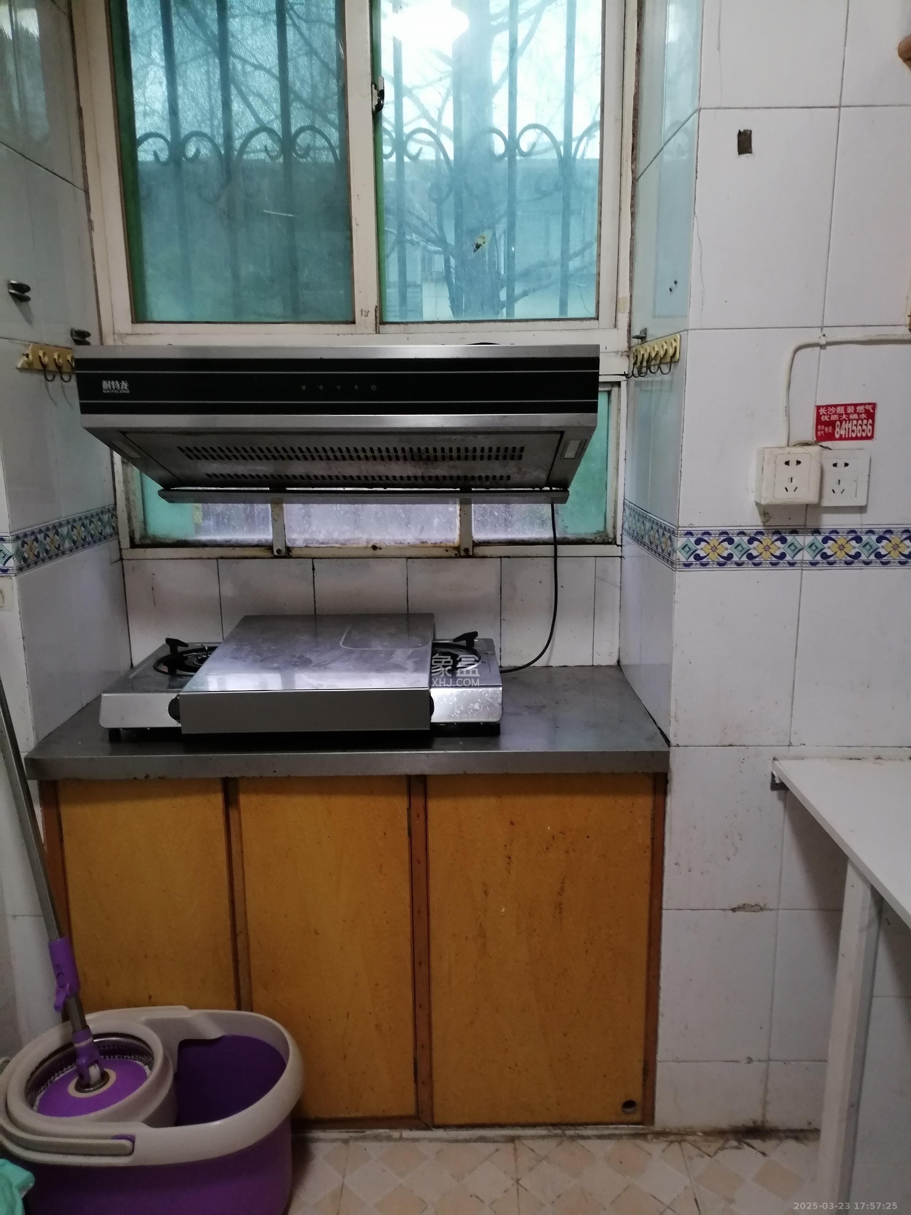 五一东村  0室1厅1卫   1300.00元/月室内图