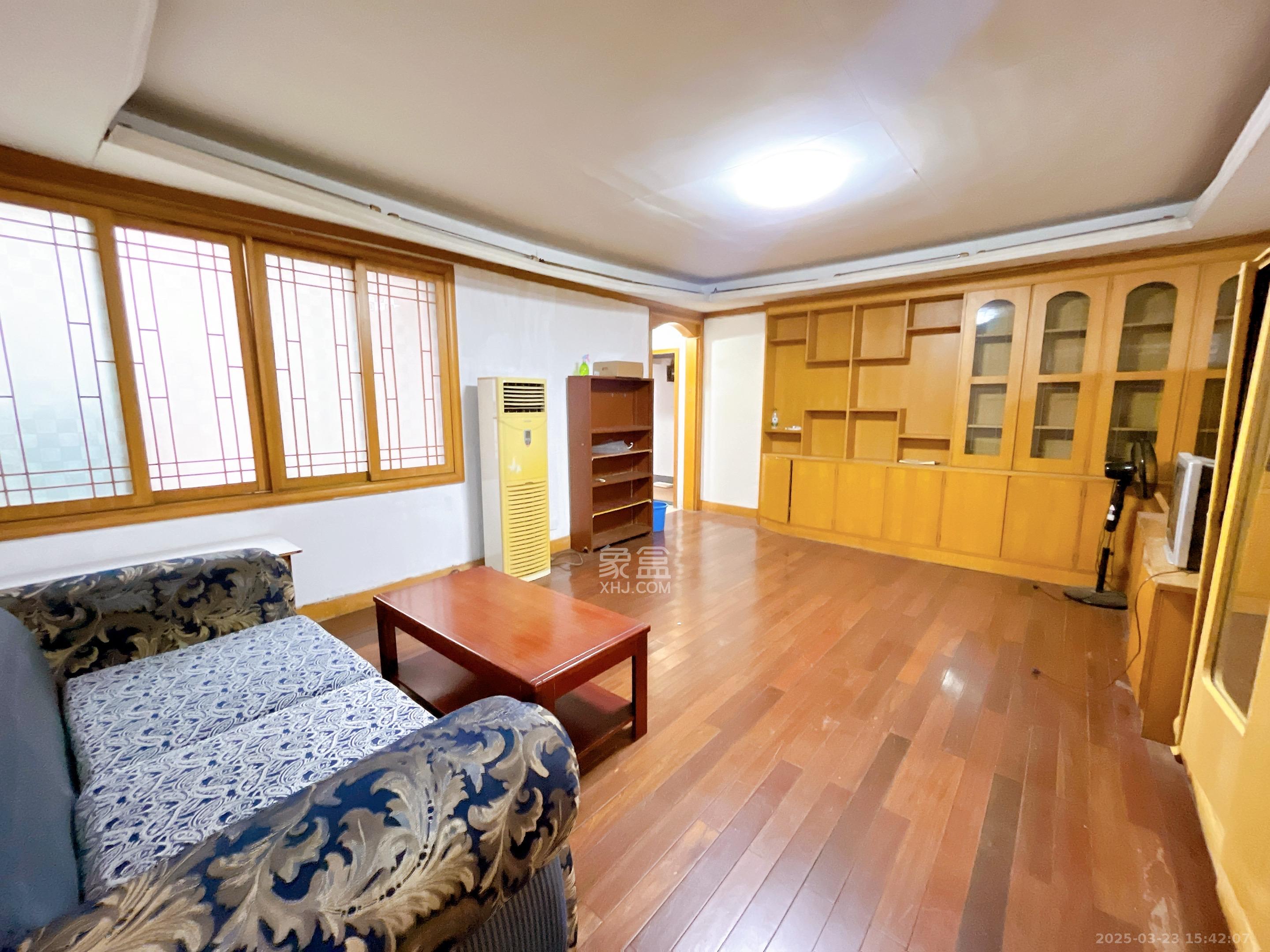 展览馆科协宿舍 4室2厅2卫 2400.0元/月 展览馆科协宿舍 4室2厅2卫 2400.0元/月室内图