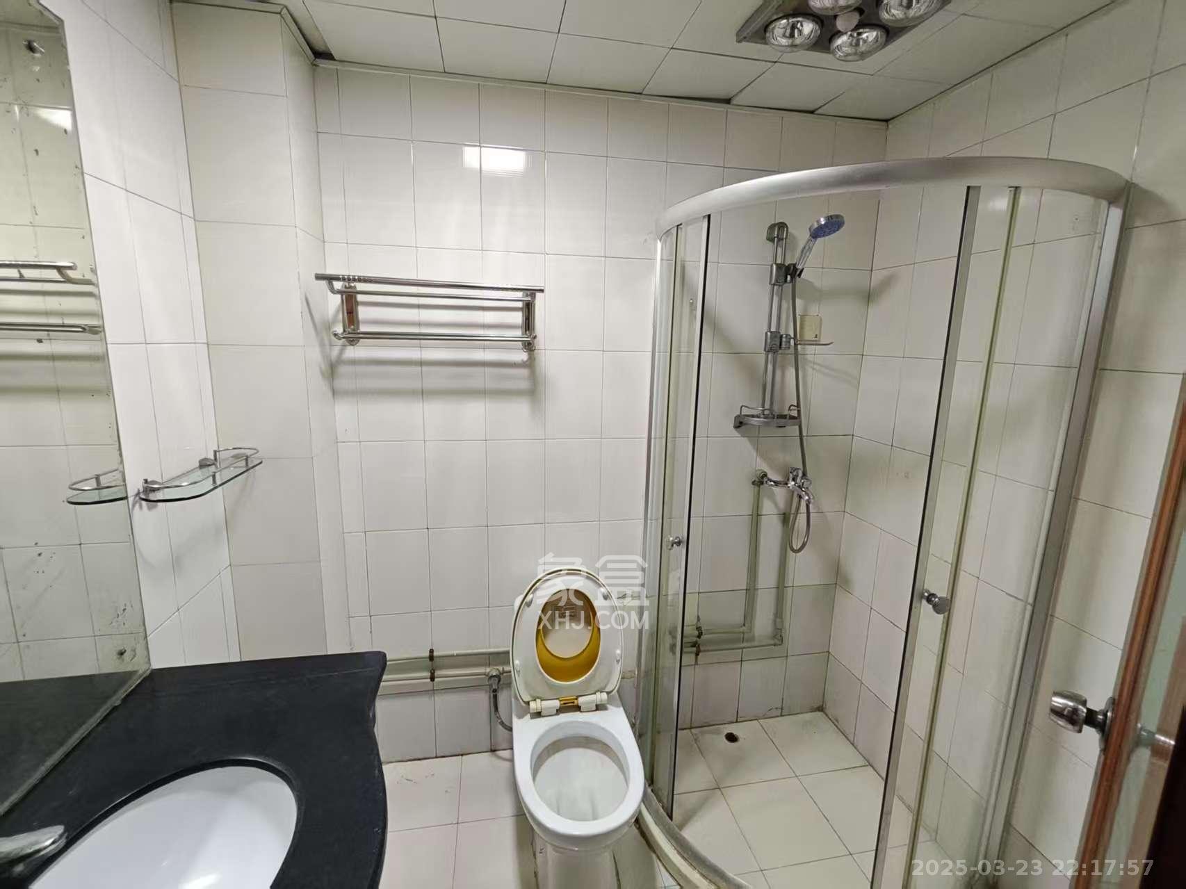 涉外花园  3室2厅2卫    2400.0元/月 涉外花园  3室2厅2卫    2400.0元/月室内图