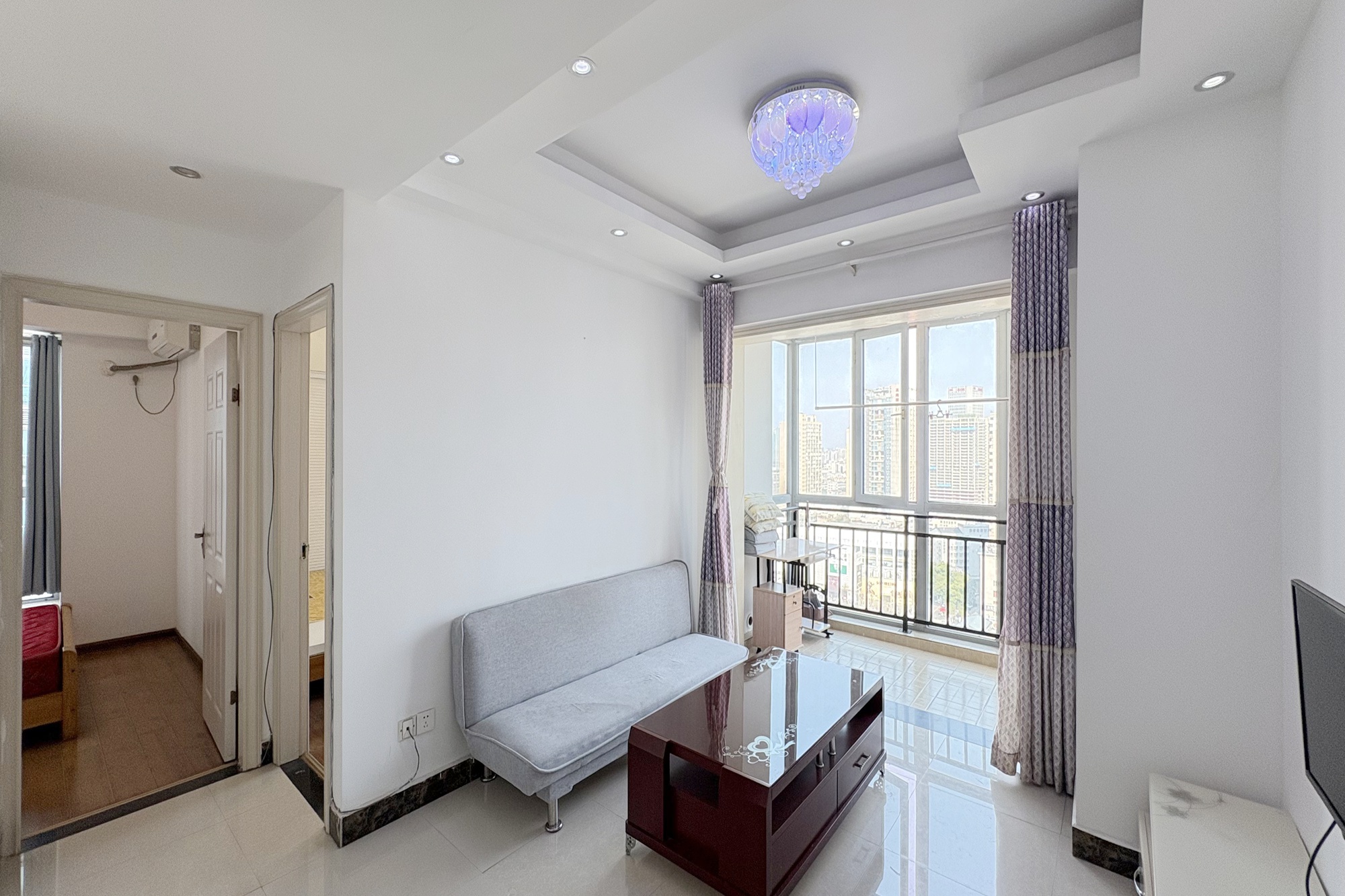 五一中央领御  2室2厅1卫    69.8万 五一中央领御  2室2厅1卫    69.8万客厅