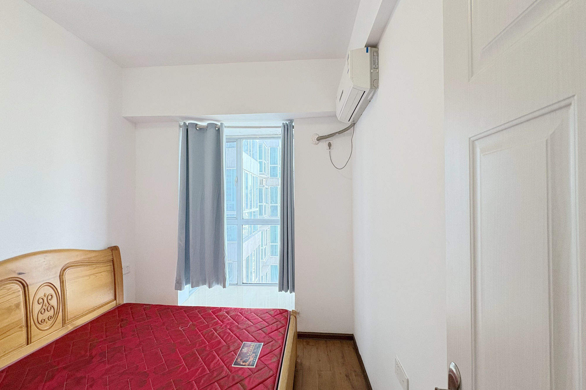 五一中央领御  2室2厅1卫    69.8万 五一中央领御  2室2厅1卫    69.8万卧室