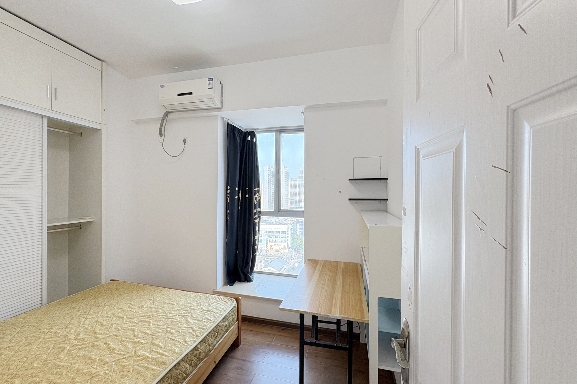 五一中央领御  2室2厅1卫    69.8万 五一中央领御  2室2厅1卫    69.8万卧室