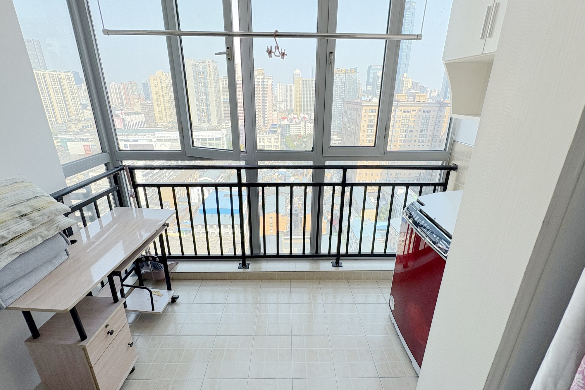 五一中央领御  2室2厅1卫    69.8万 五一中央领御  2室2厅1卫    69.8万阳台