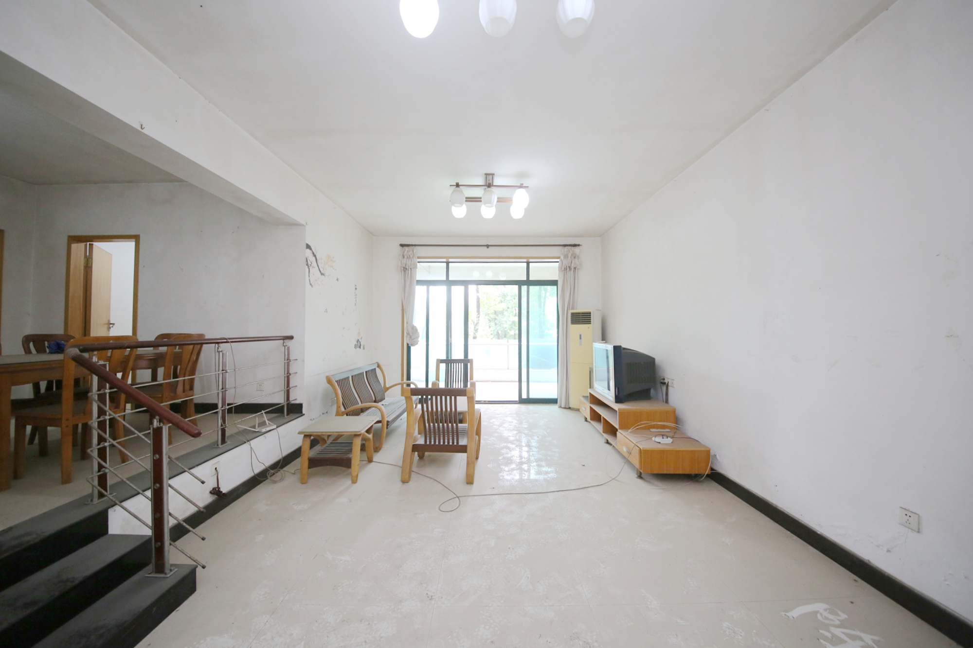 王府花园  3室2厅1卫   142.50万