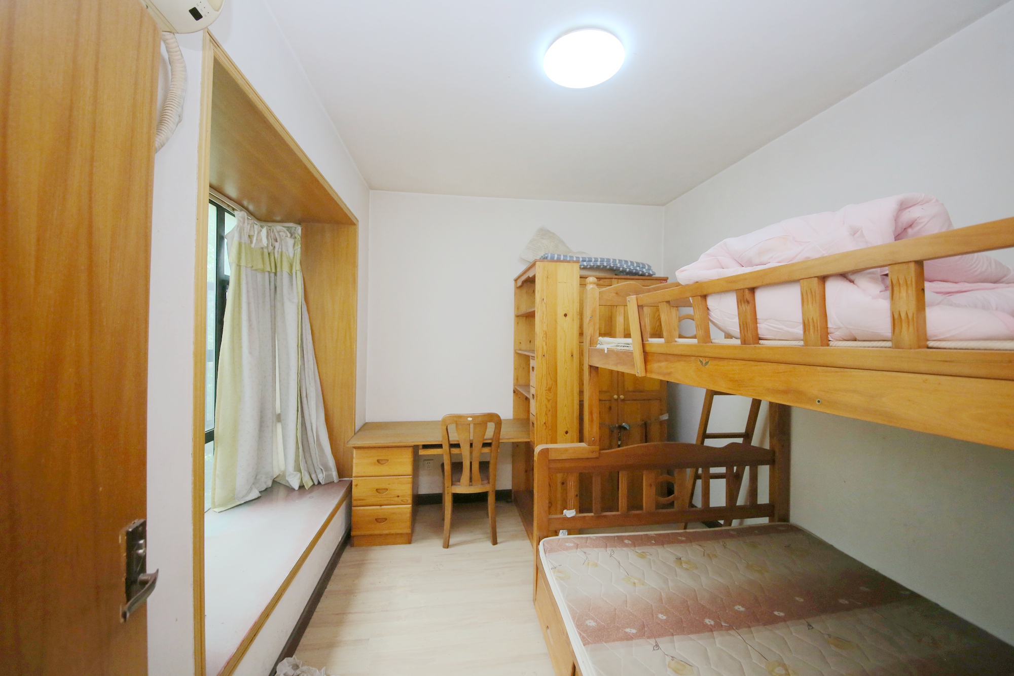 王府花园  3室2厅1卫   142.50万其他