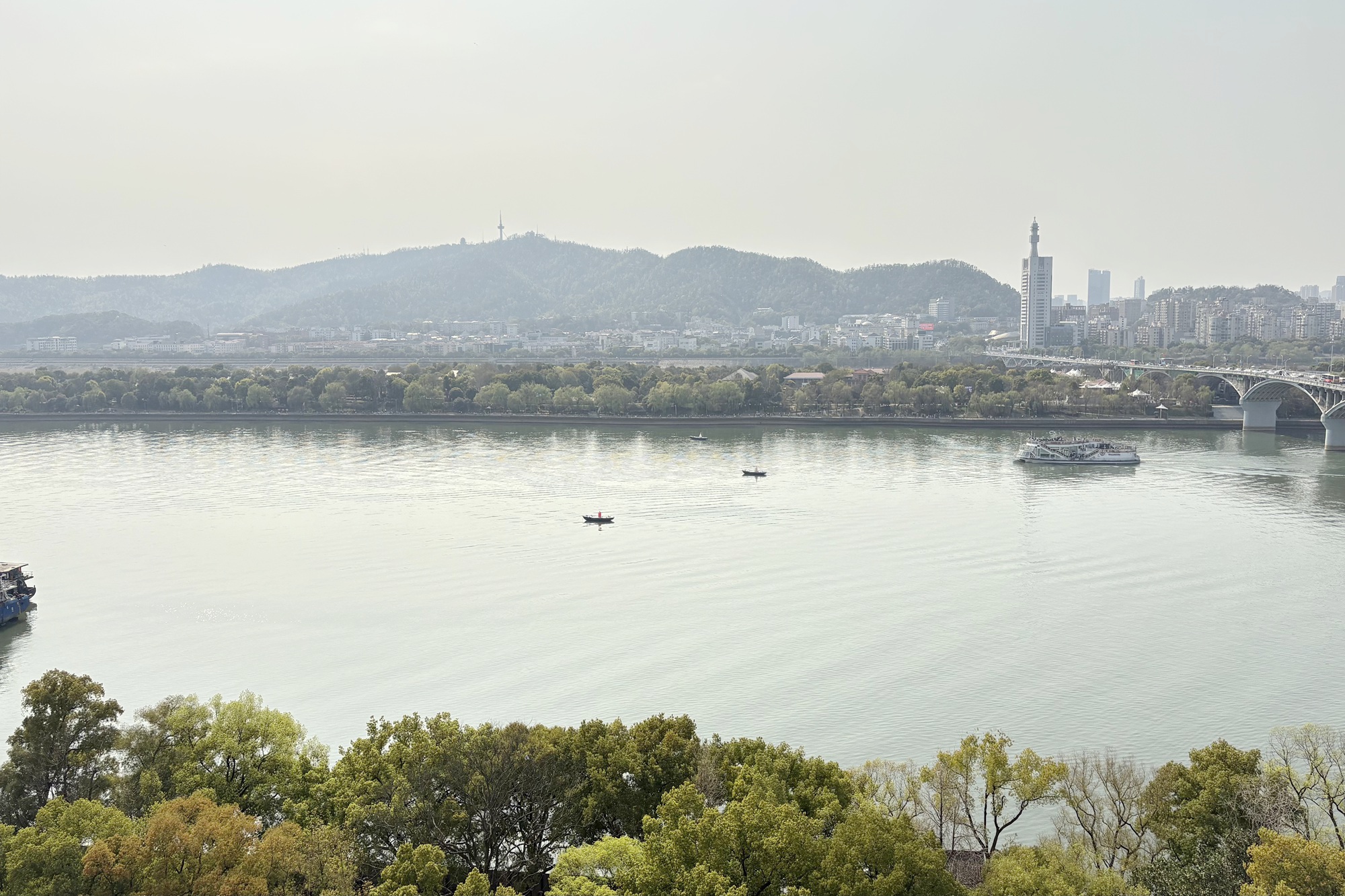 江岸丽都（江与城）  1室1厅1卫   97.50万阳台