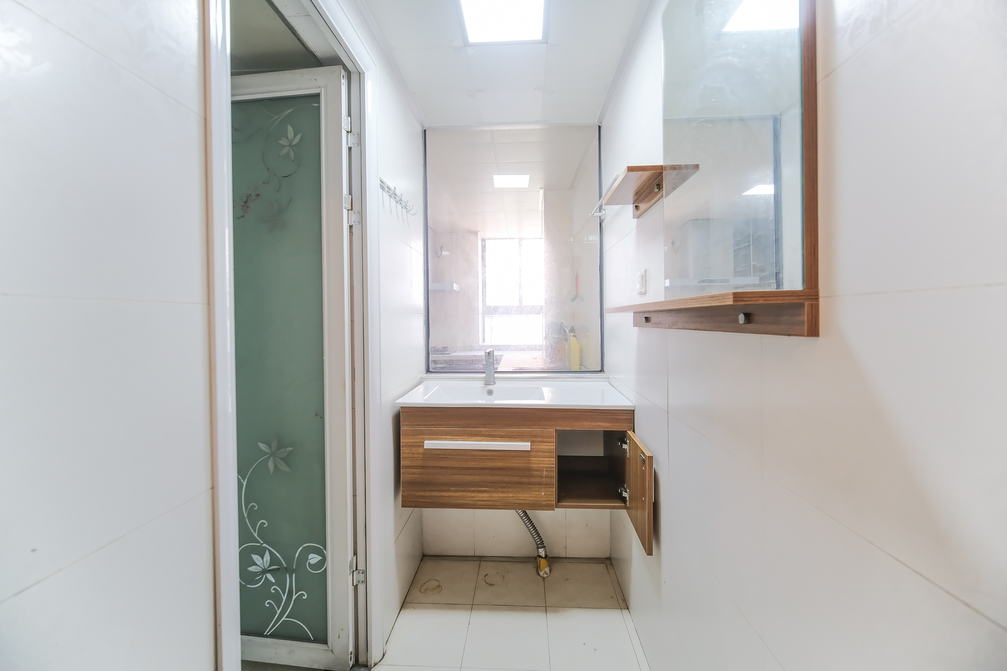 三一街区  3室2厅2卫   62.00万卫生间