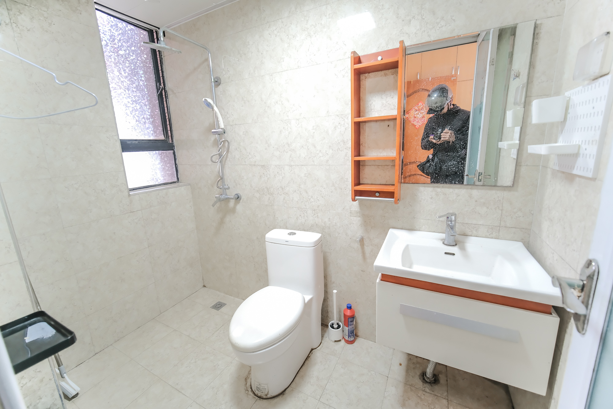 三一街区  3室2厅2卫   62.00万卫生间