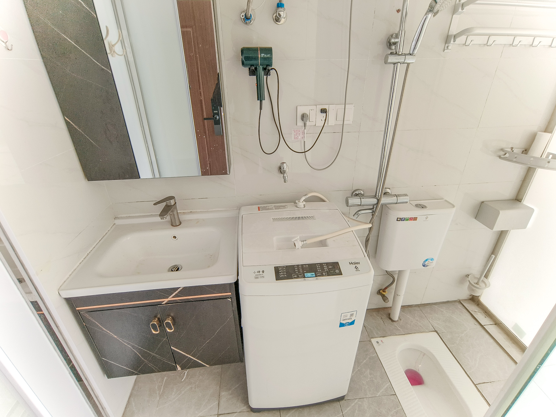 保利香槟国际  1室1厅1卫    15.8万 保利香槟国际  1室1厅1卫    15.8万卫生间