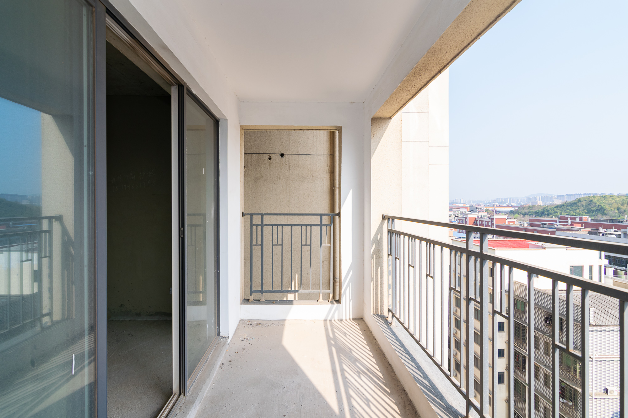 亿达智造小镇望天悦 3室2厅2卫 55.0万 亿达智造小镇望天悦 3室2厅2卫 55.0万阳台