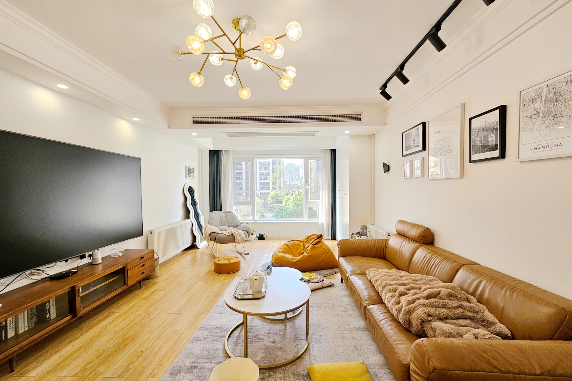 阳光城尚东湾青云苑  4室2厅2卫    160.0万 阳光城尚东湾青云苑  4室2厅2卫    160.0万客厅