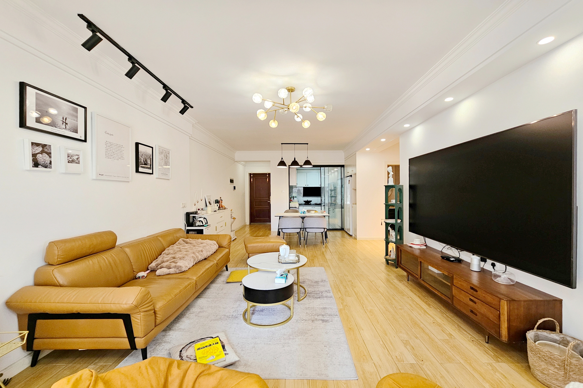 阳光城尚东湾青云苑  4室2厅2卫    160.0万 阳光城尚东湾青云苑  4室2厅2卫    160.0万客厅