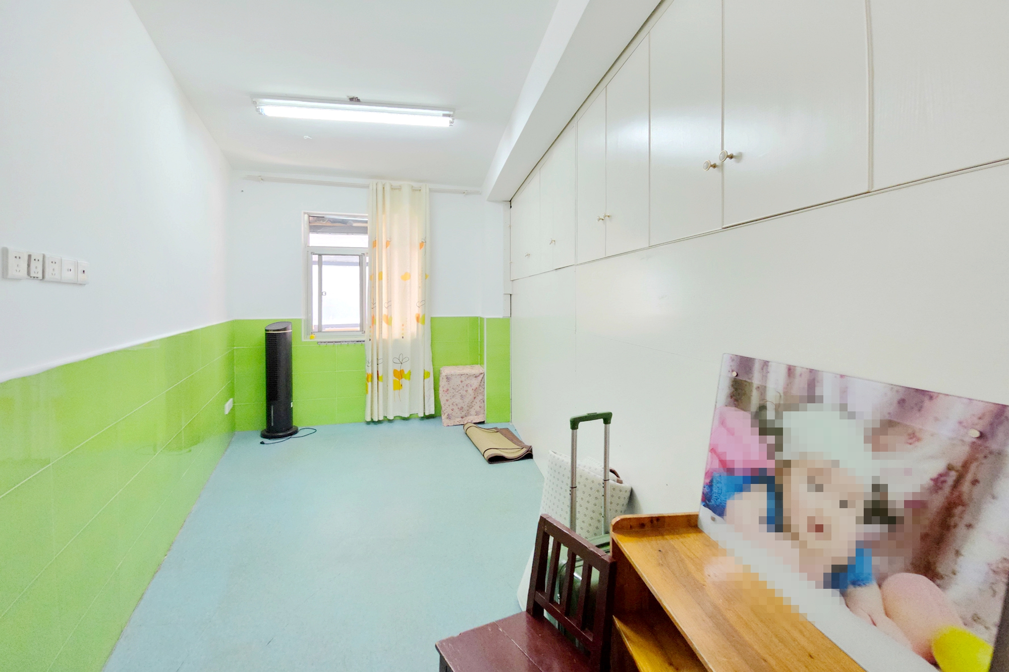 至雅小玲家园  4室2厅2卫   130.00万卧室