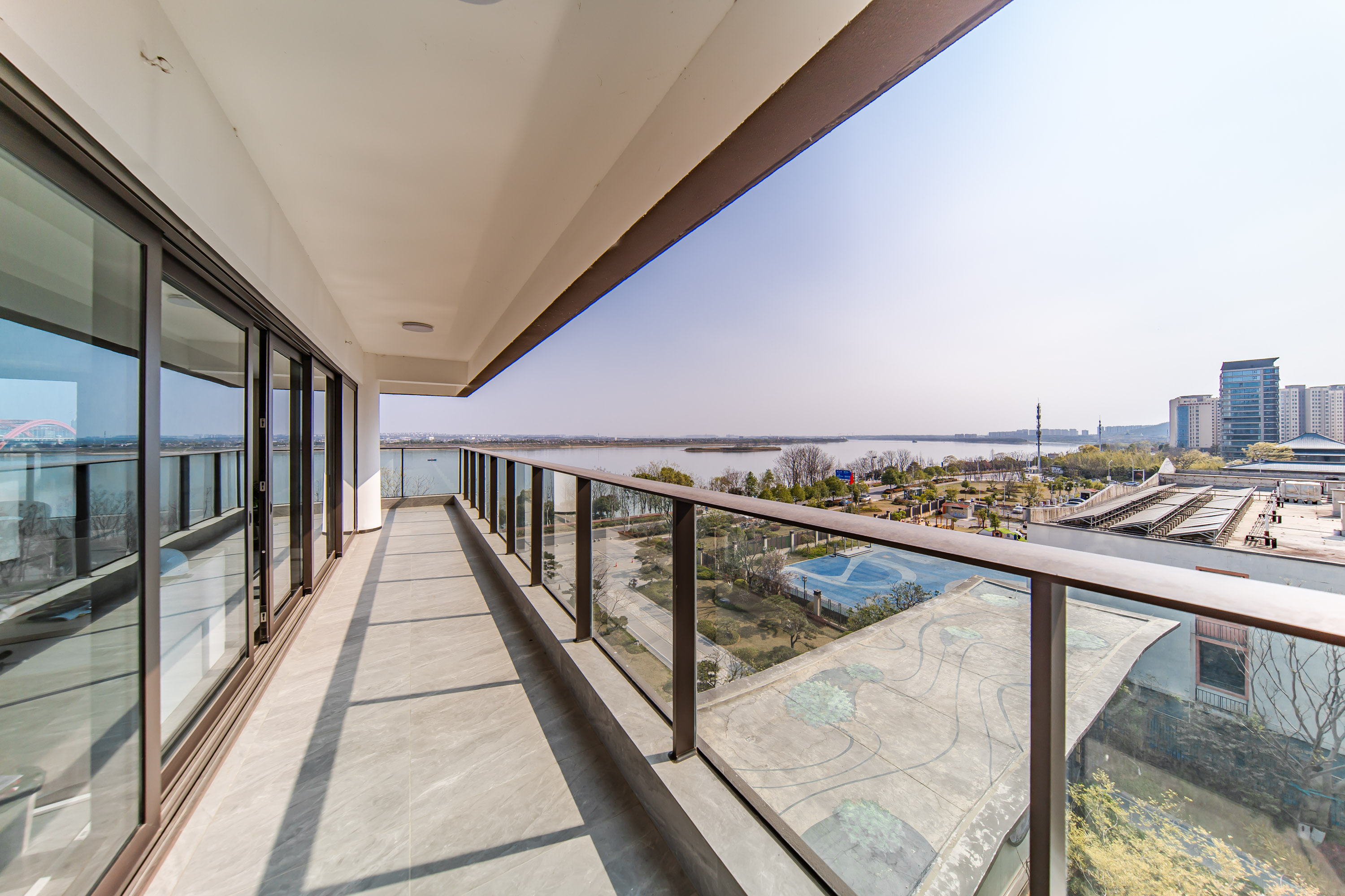 建发电建江山悦  4室2厅3卫   550.00万阳台