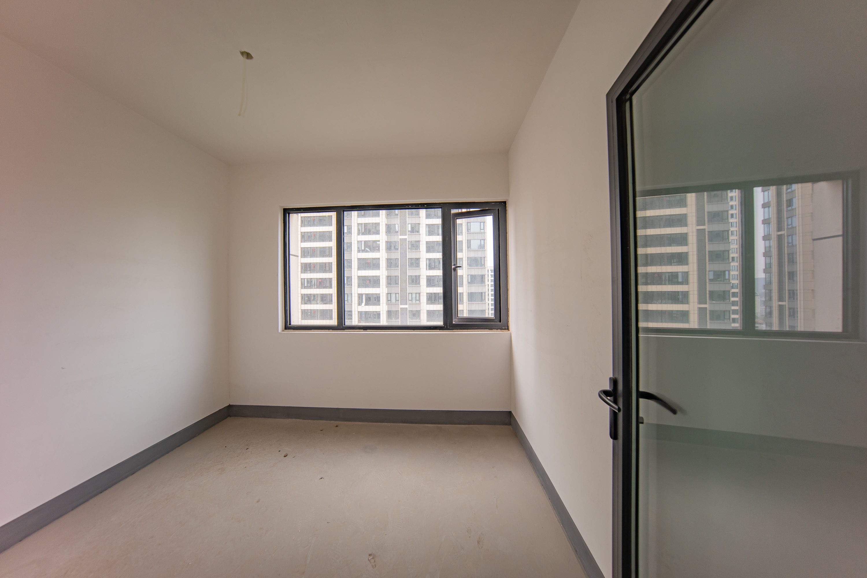 建投象山国际  5室2厅3卫    235.0万卧室