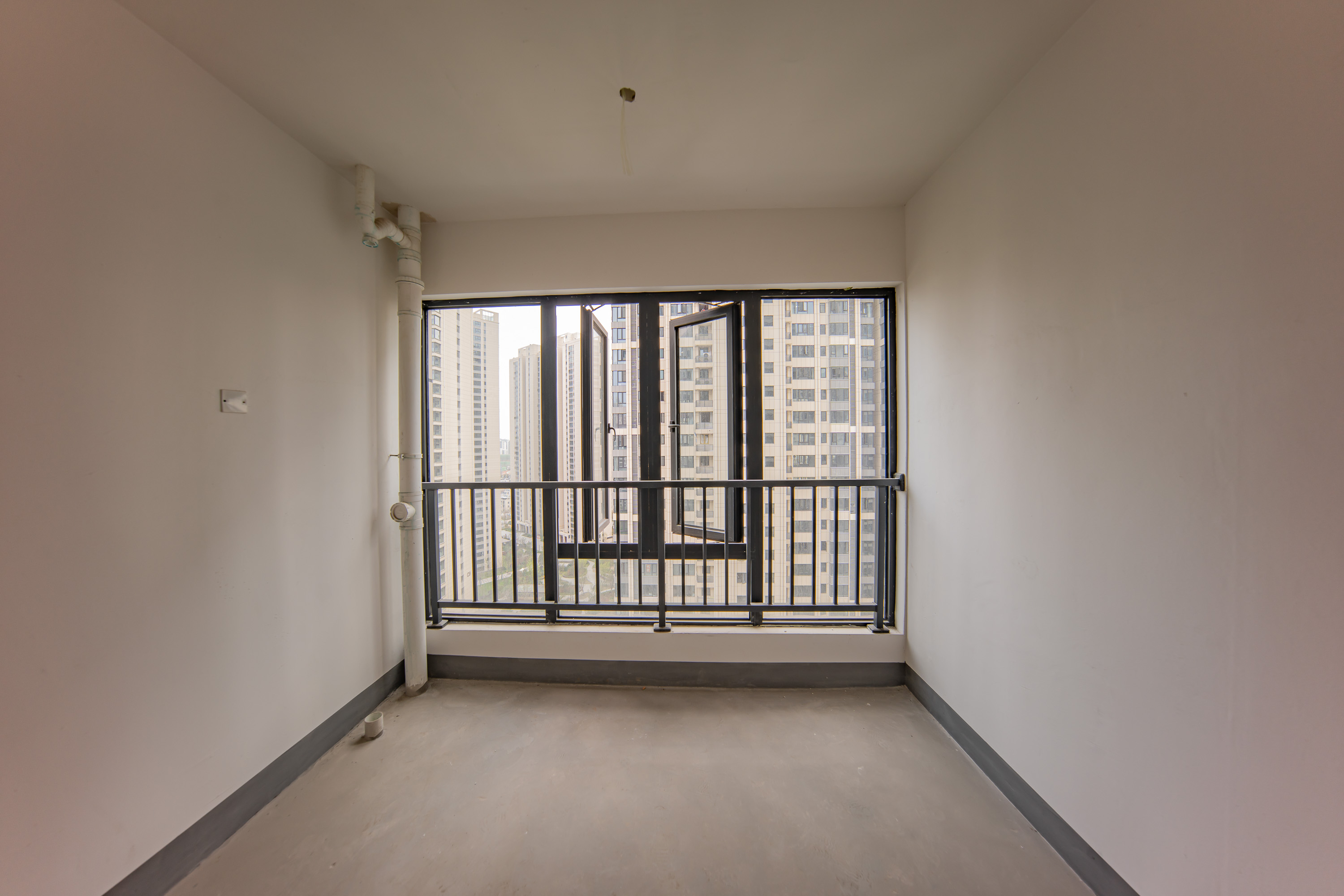 建投象山国际  5室2厅3卫    235.0万 建投象山国际  5室2厅3卫    235.0万阳台