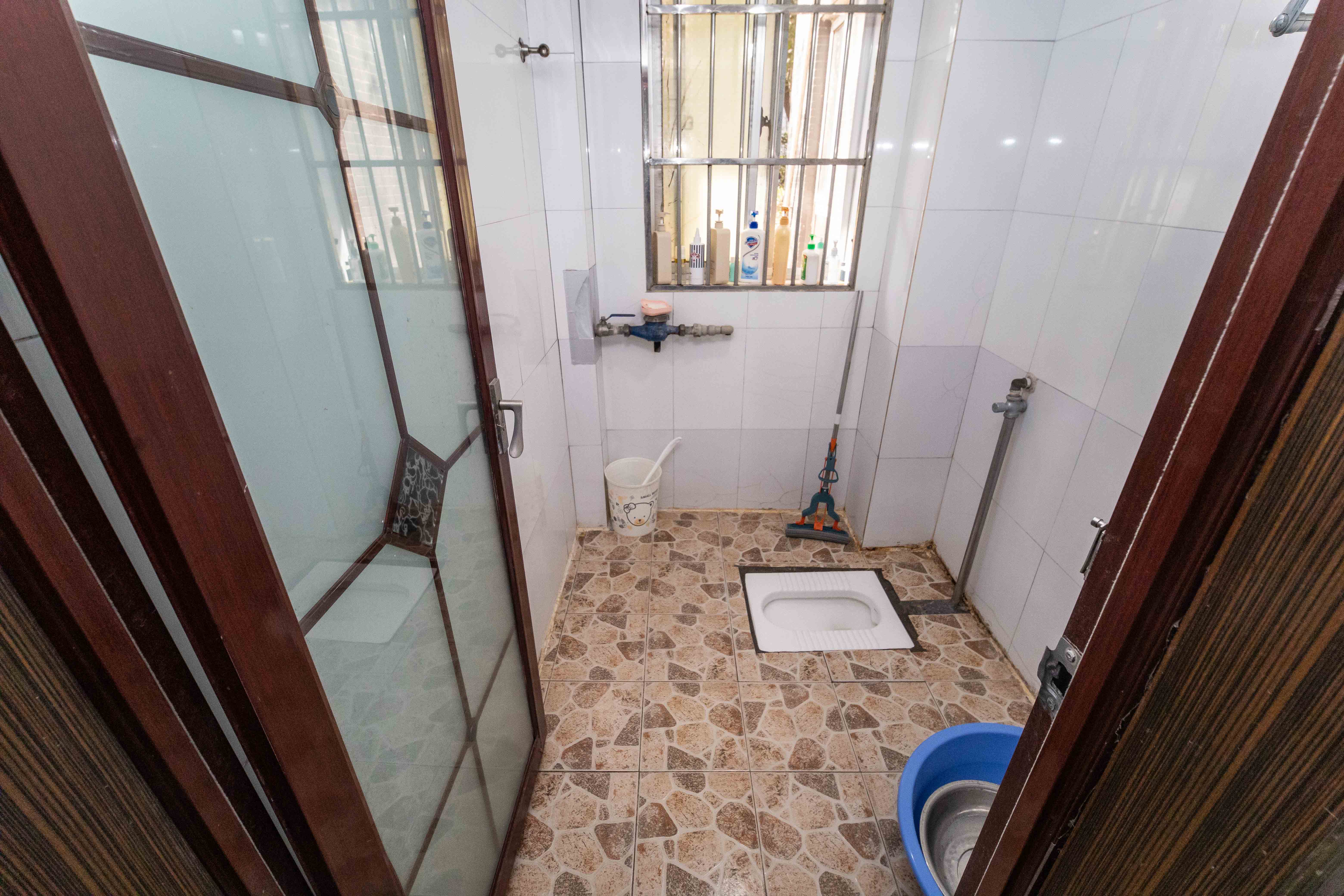 长房东郡 4室2厅2卫 175.0万 长房东郡 4室2厅2卫 175.0万卫生间