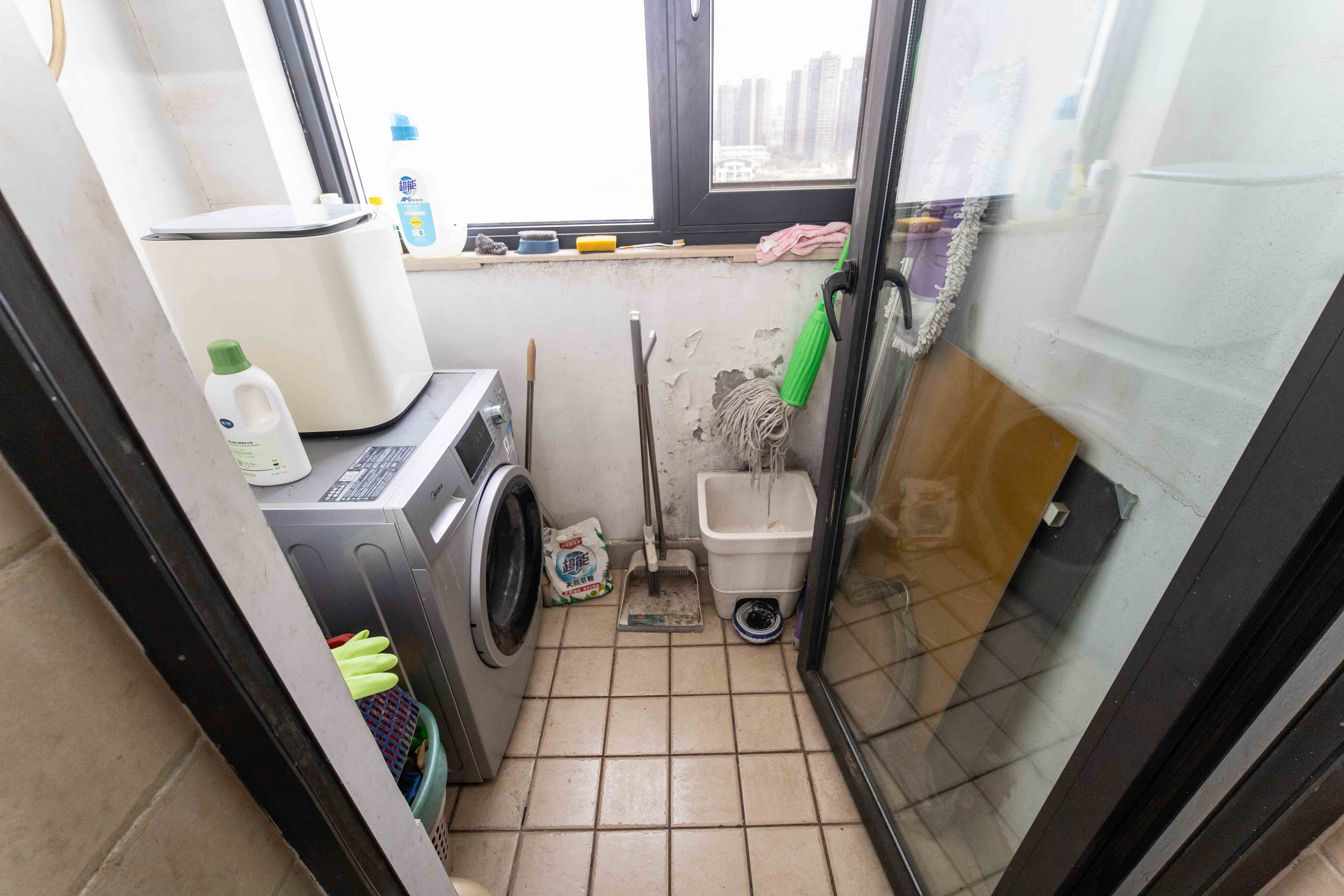 西街花园  4室2厅3卫   248.00万阳台