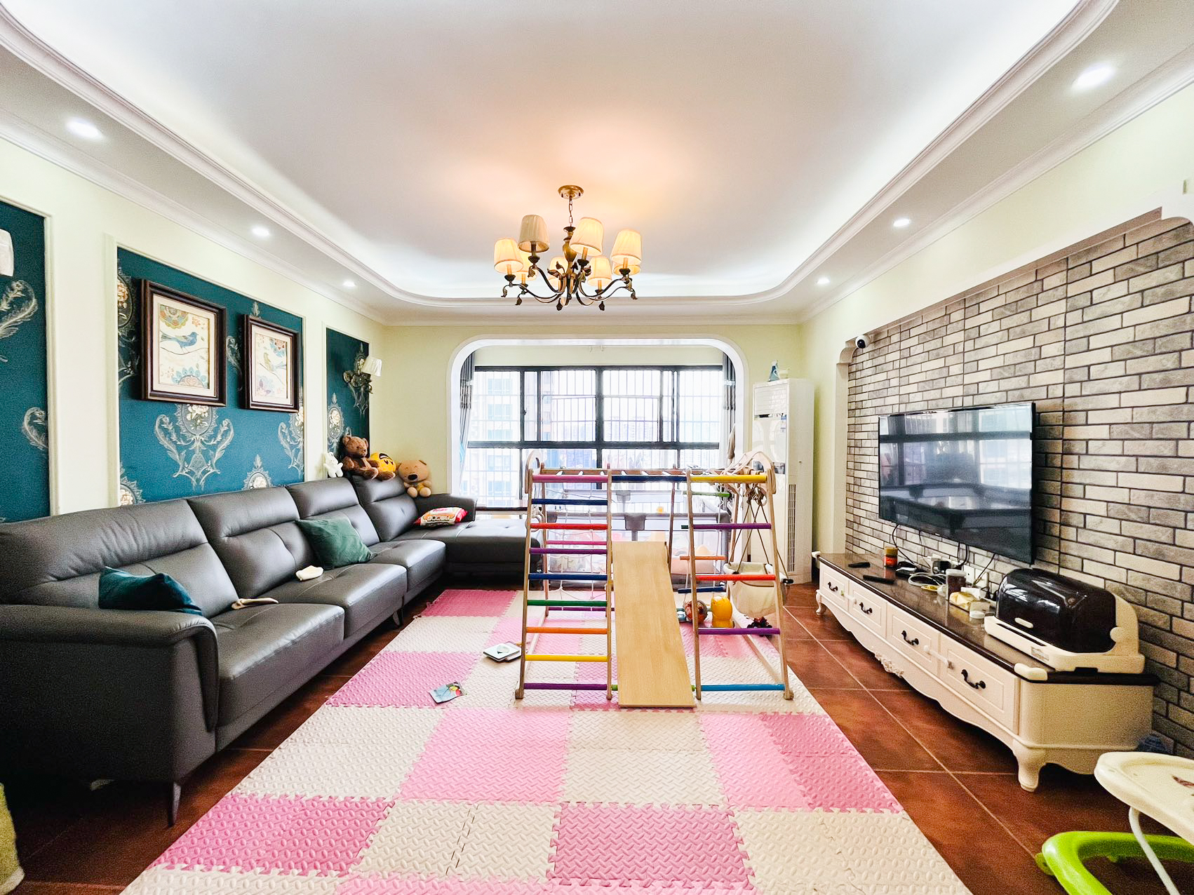 江河双水湾 4室2厅1卫 135.0万 江河双水湾 4室2厅1卫 135.0万客厅