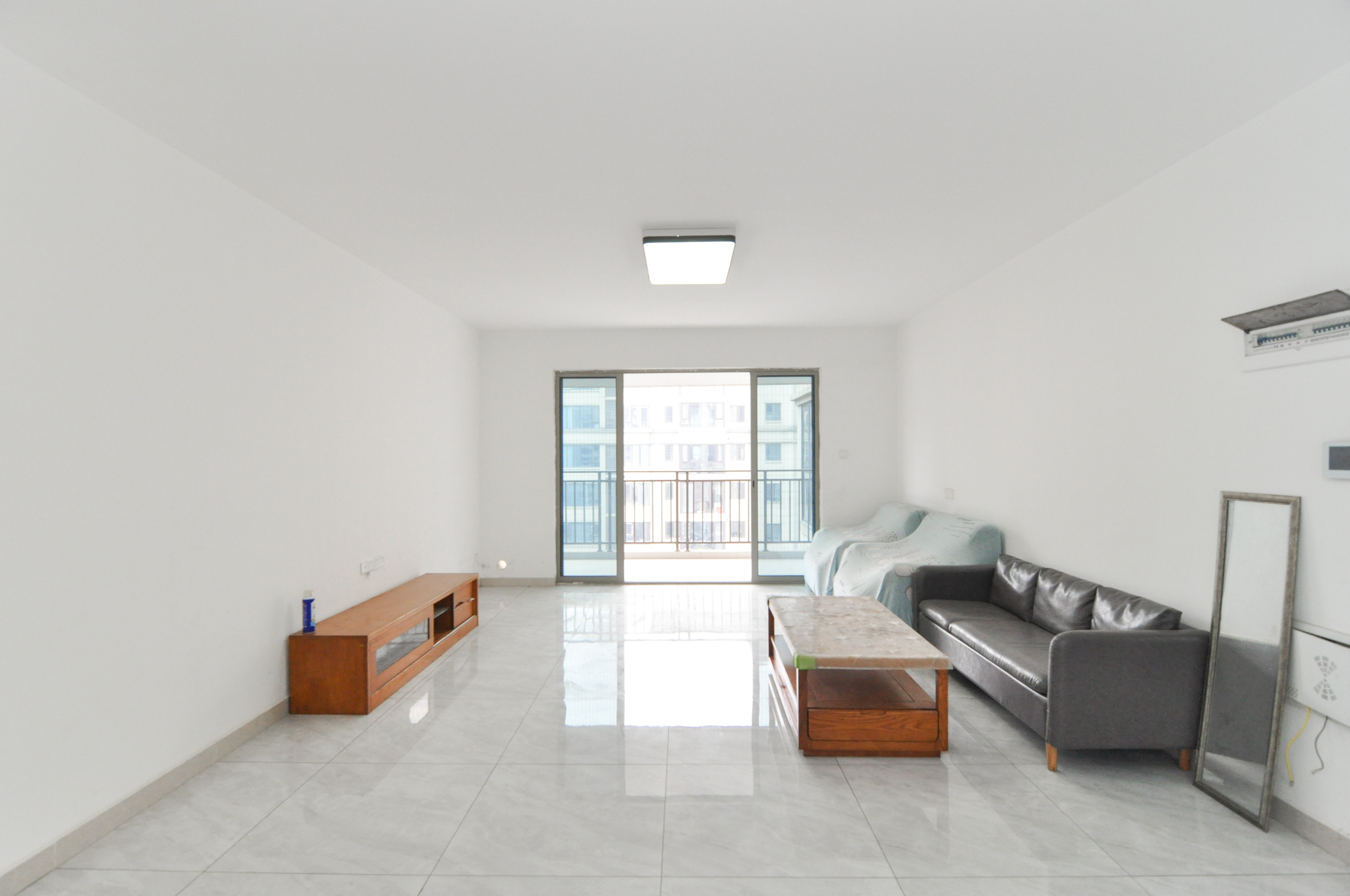 梅溪湖金茂湾 4室2厅2卫 196.0万 梅溪湖金茂湾 4室2厅2卫 196.0万客厅