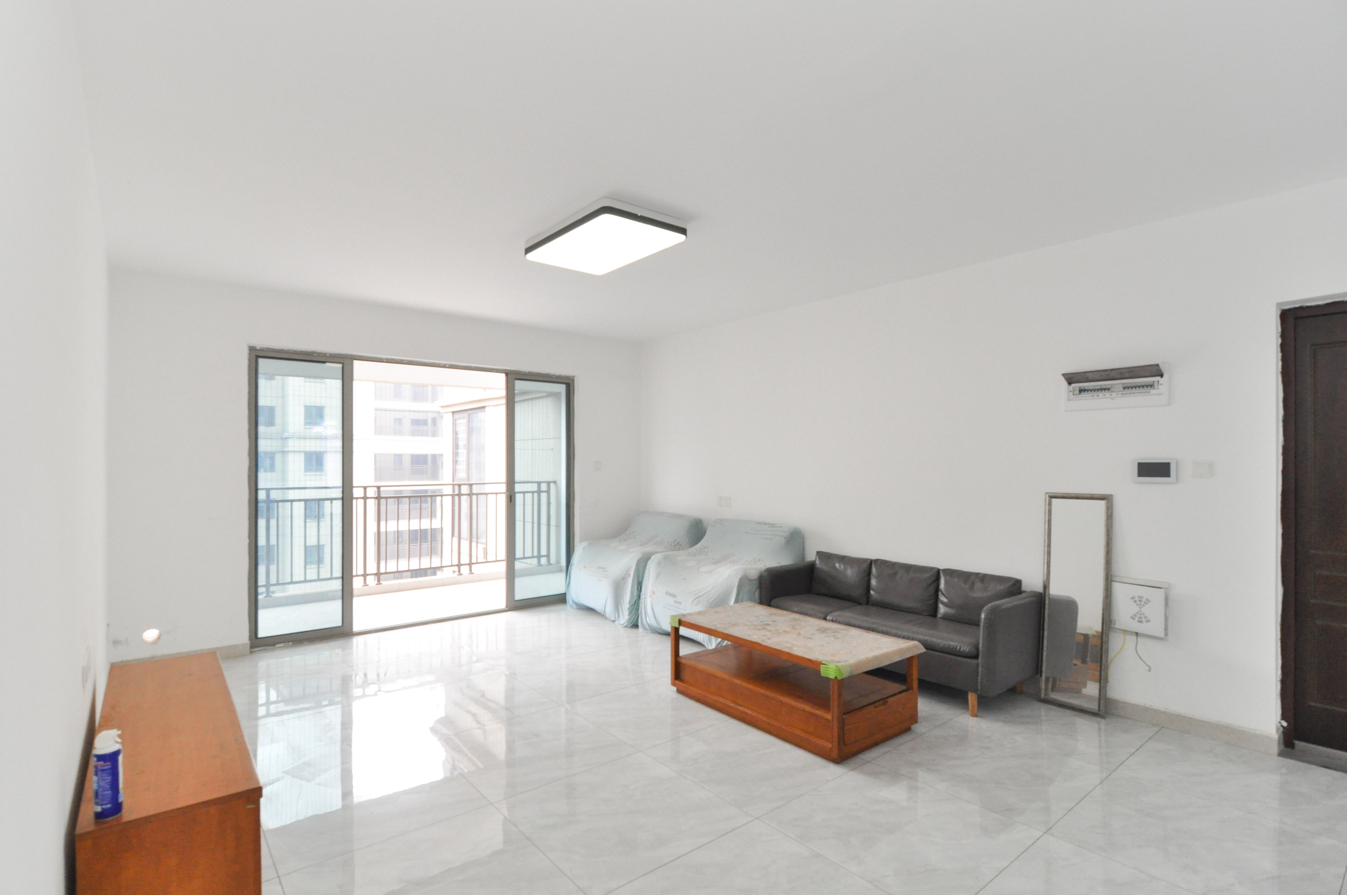 梅溪湖金茂湾 4室2厅2卫 196.0万 梅溪湖金茂湾 4室2厅2卫 196.0万客厅