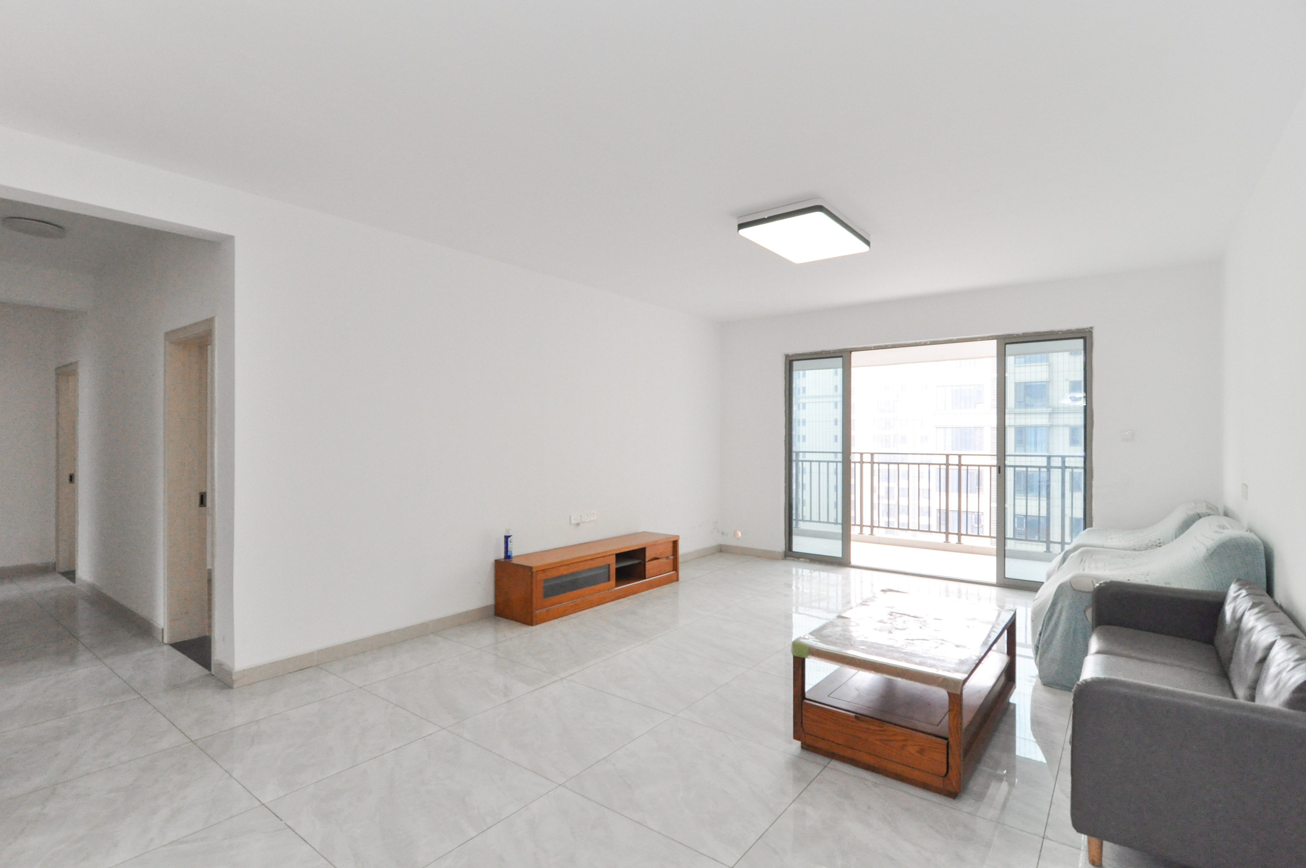 梅溪湖金茂湾 4室2厅2卫 196.0万 梅溪湖金茂湾 4室2厅2卫 196.0万客厅