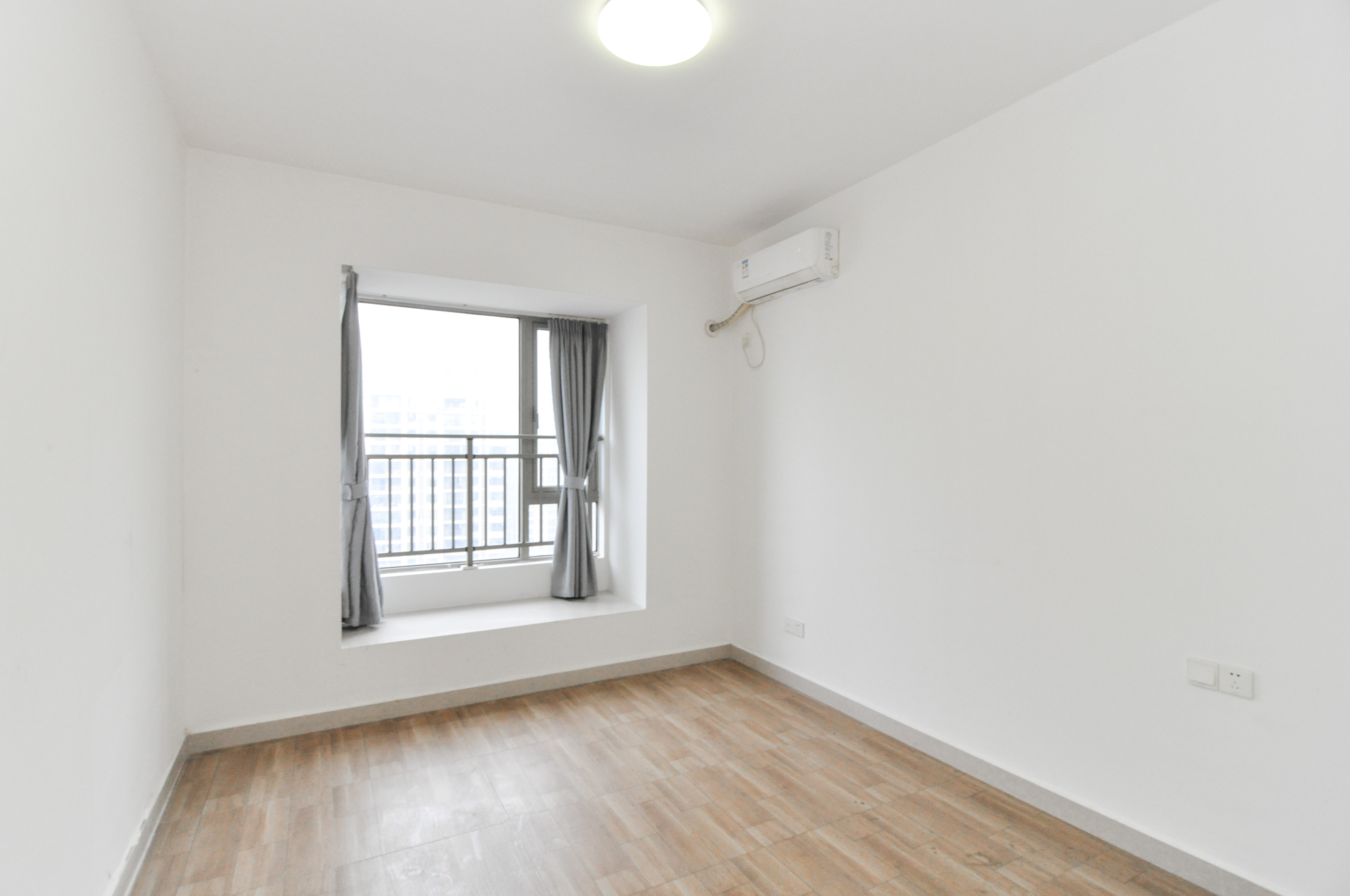 梅溪湖金茂湾 4室2厅2卫 196.0万 梅溪湖金茂湾 4室2厅2卫 196.0万其他