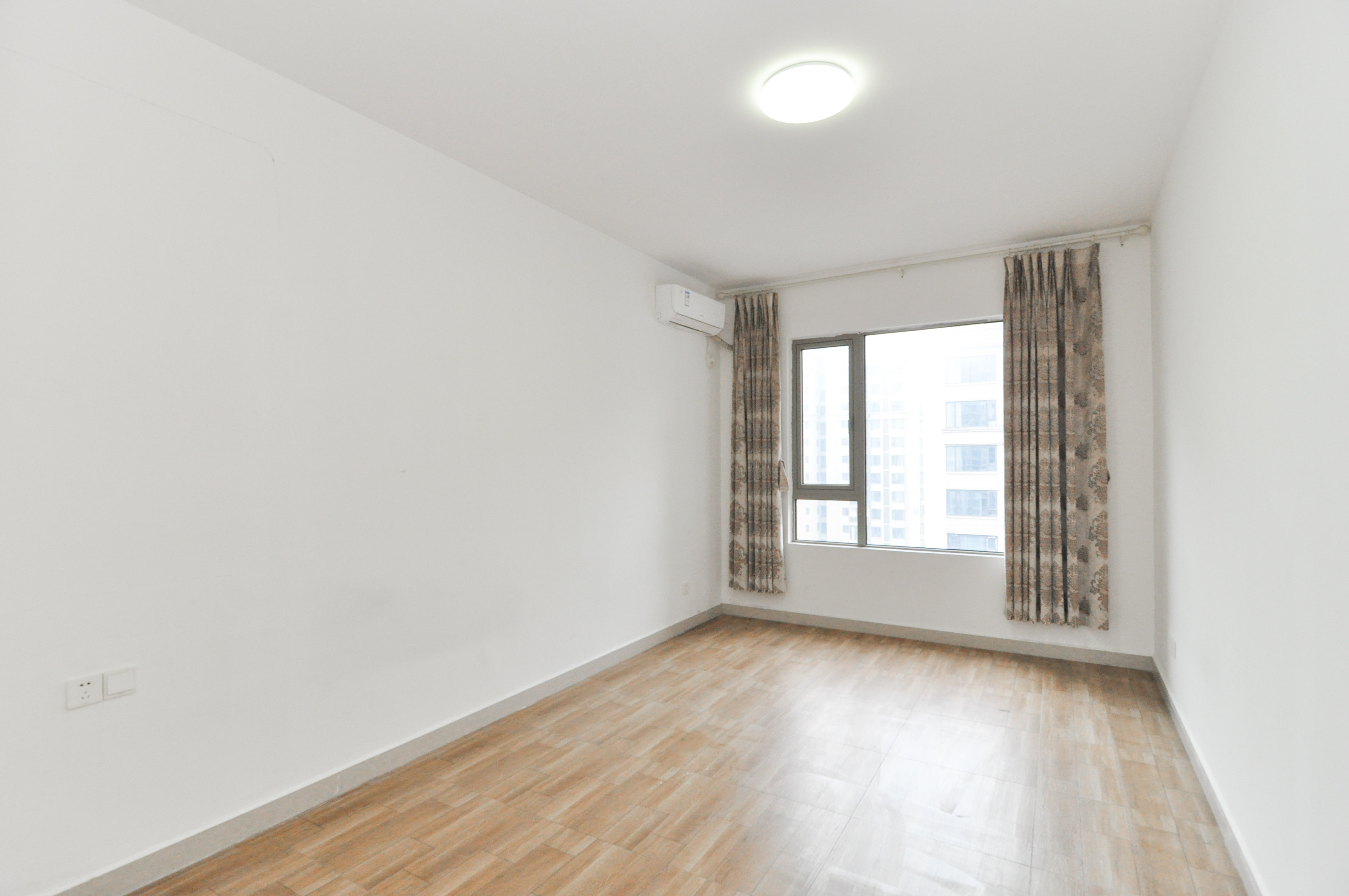 梅溪湖金茂湾 4室2厅2卫 196.0万 梅溪湖金茂湾 4室2厅2卫 196.0万其他