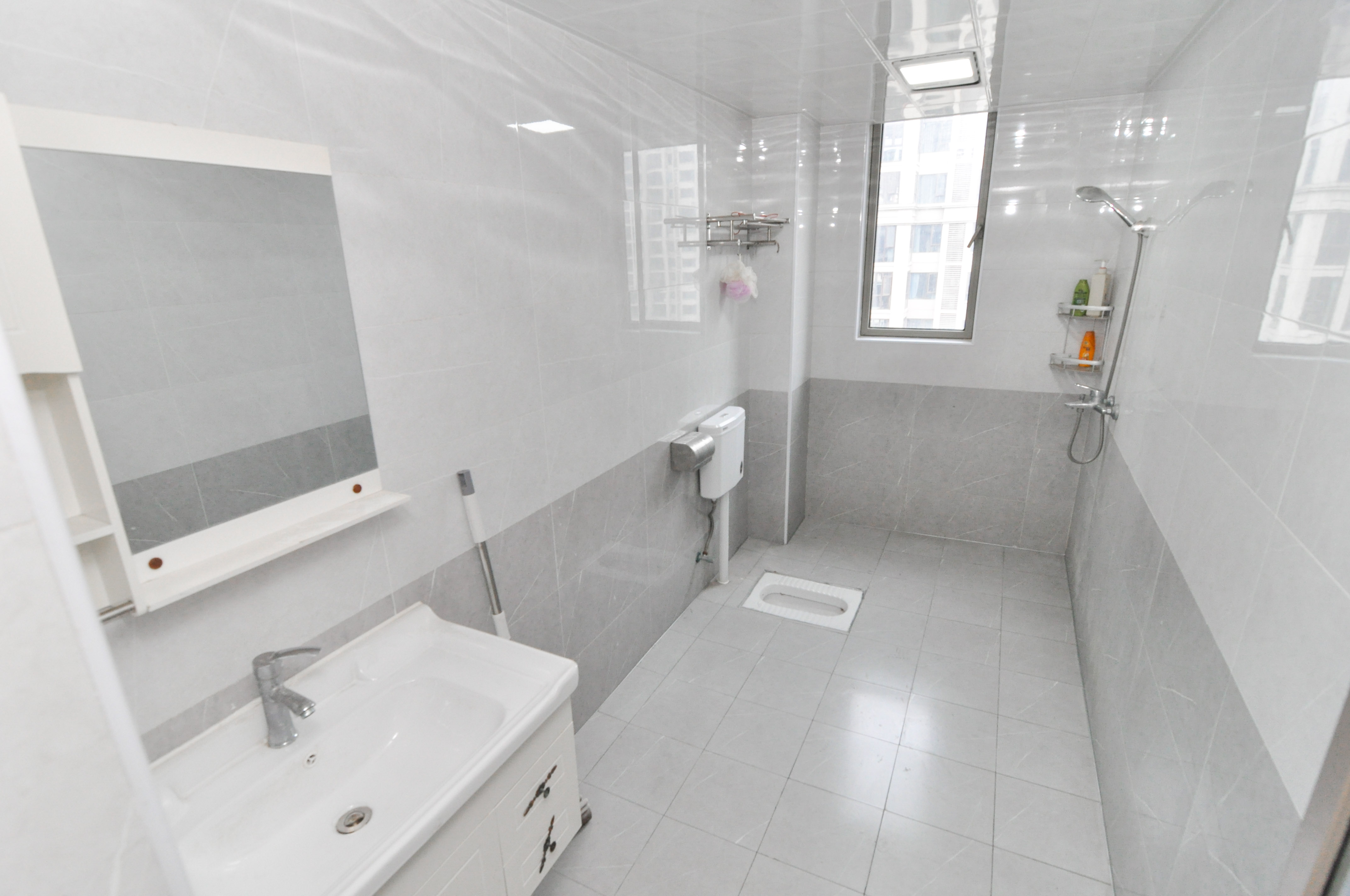 梅溪湖金茂湾 4室2厅2卫 196.0万 梅溪湖金茂湾 4室2厅2卫 196.0万卫生间