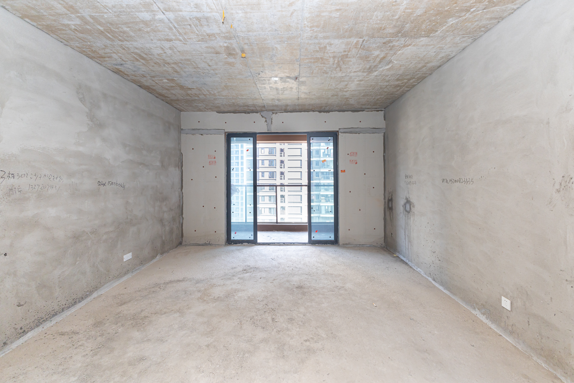 滨江学府  4室2厅2卫    179.0万 滨江学府  4室2厅2卫    179.0万客厅