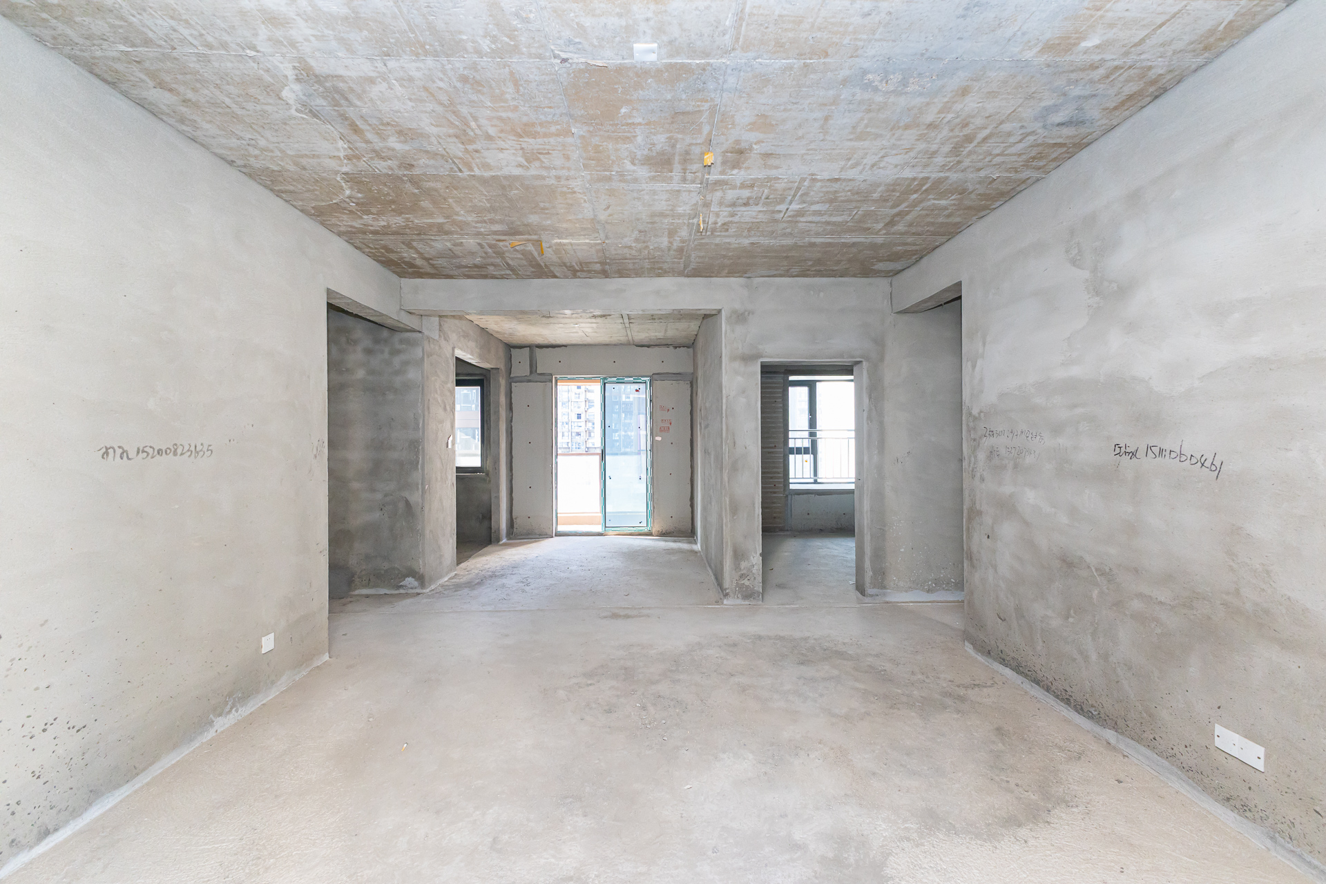 滨江学府  4室2厅2卫    179.0万 滨江学府  4室2厅2卫    179.0万客厅