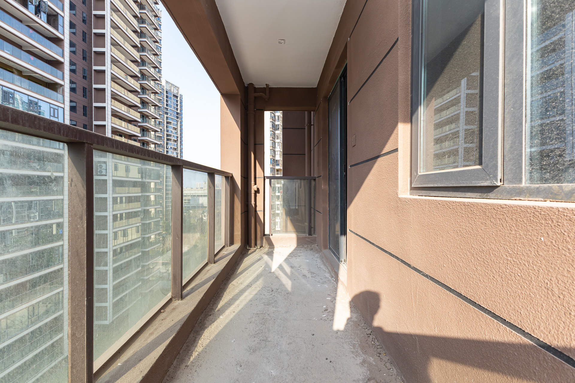 滨江学府  4室2厅2卫    179.0万 滨江学府  4室2厅2卫    179.0万阳台