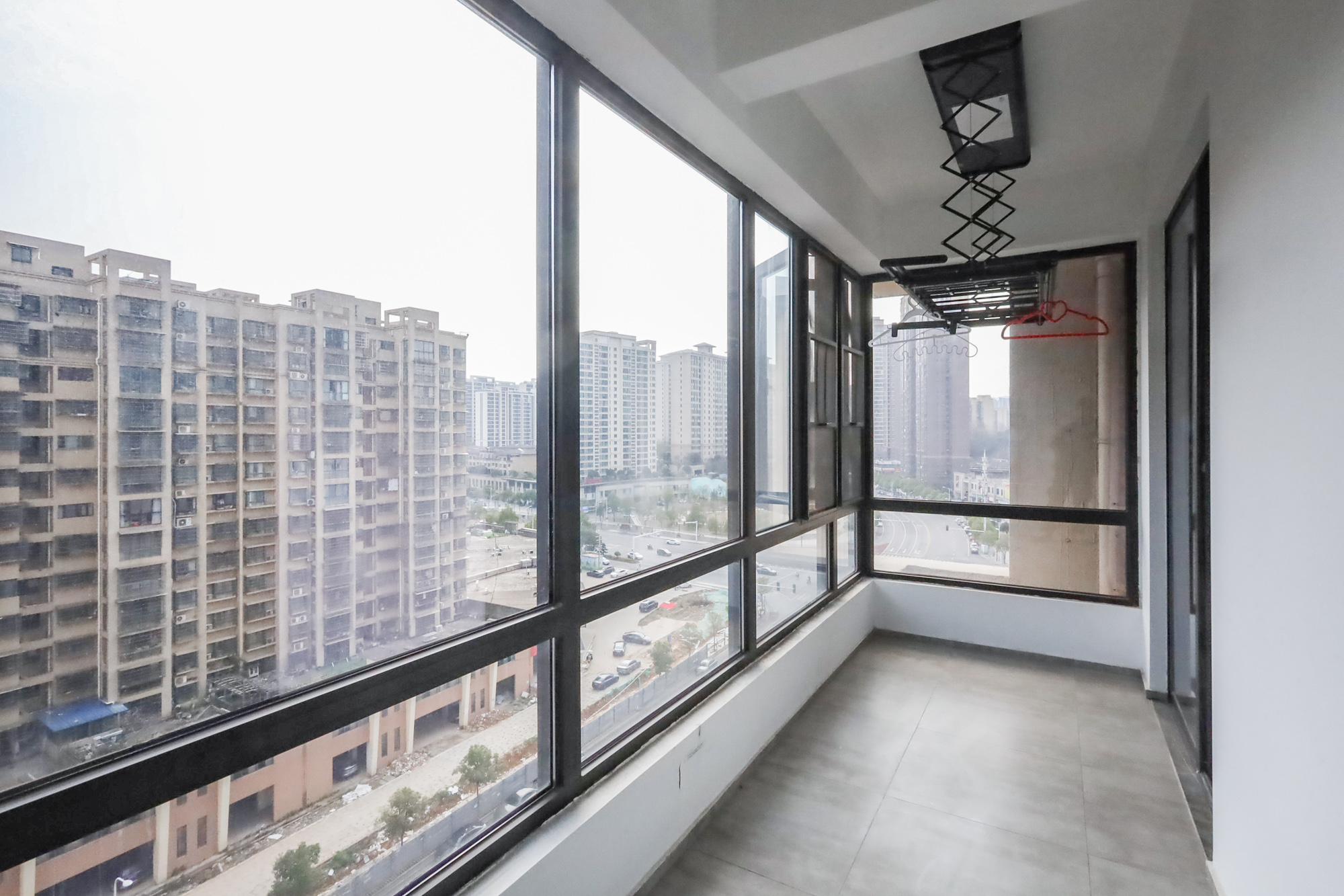金茂建发泊悦  4室2厅2卫   216.00万阳台