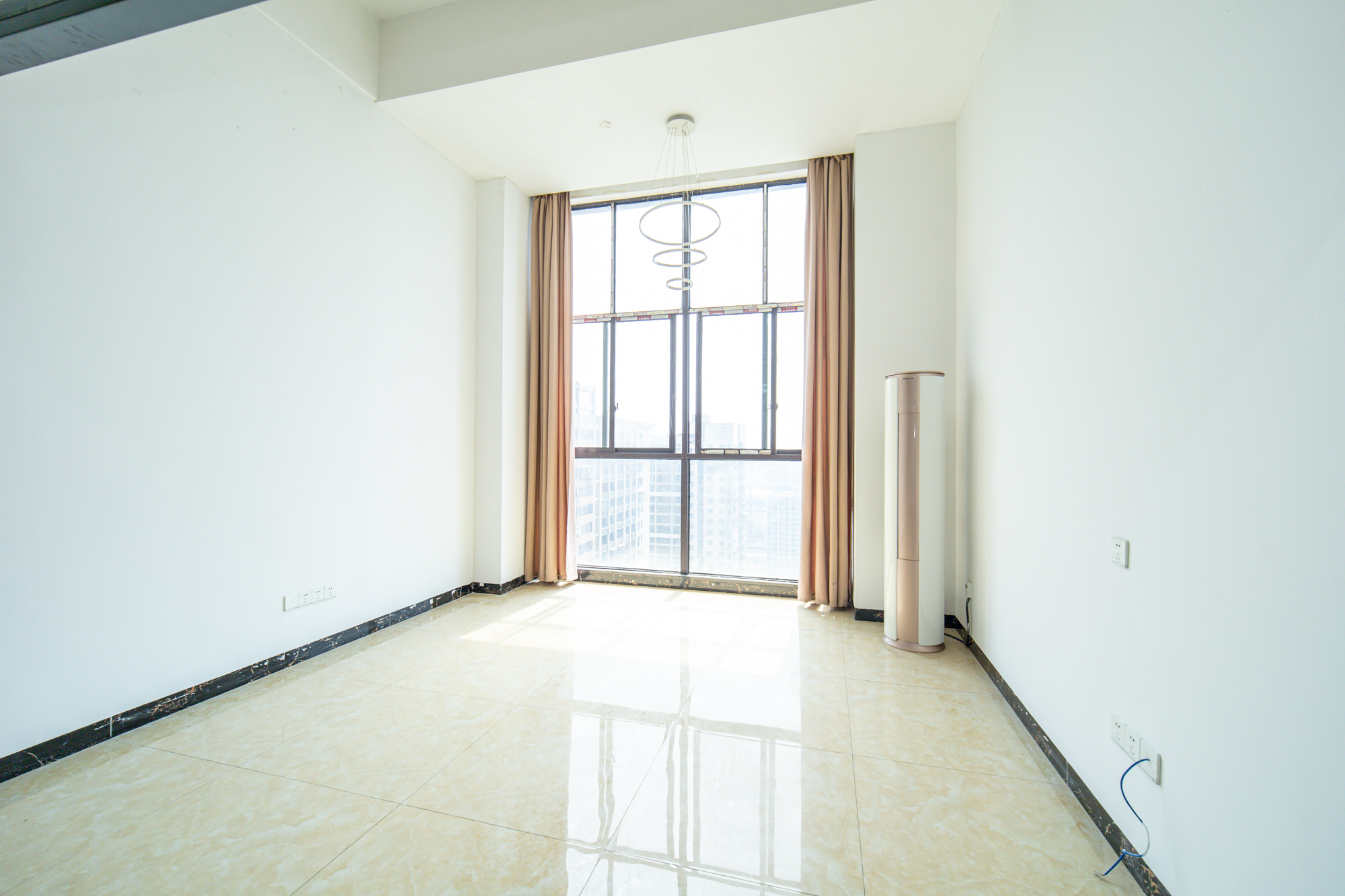 金科时代中心  1室1厅1卫    33.0万 金科时代中心  1室1厅1卫    33.0万客厅