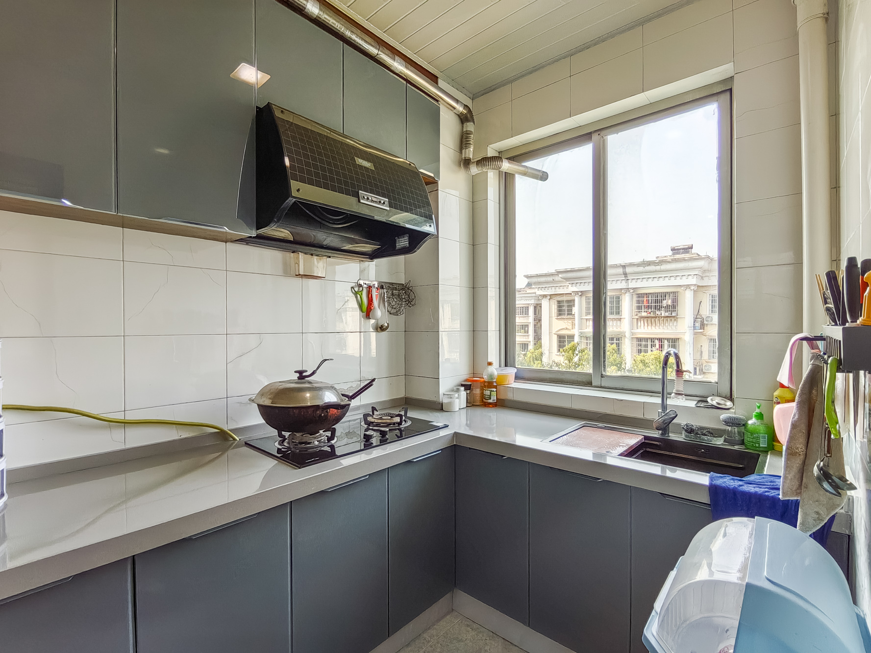 中南汽车世界  2室2厅1卫    31.78万 中南汽车世界  2室2厅1卫    31.78万厨房