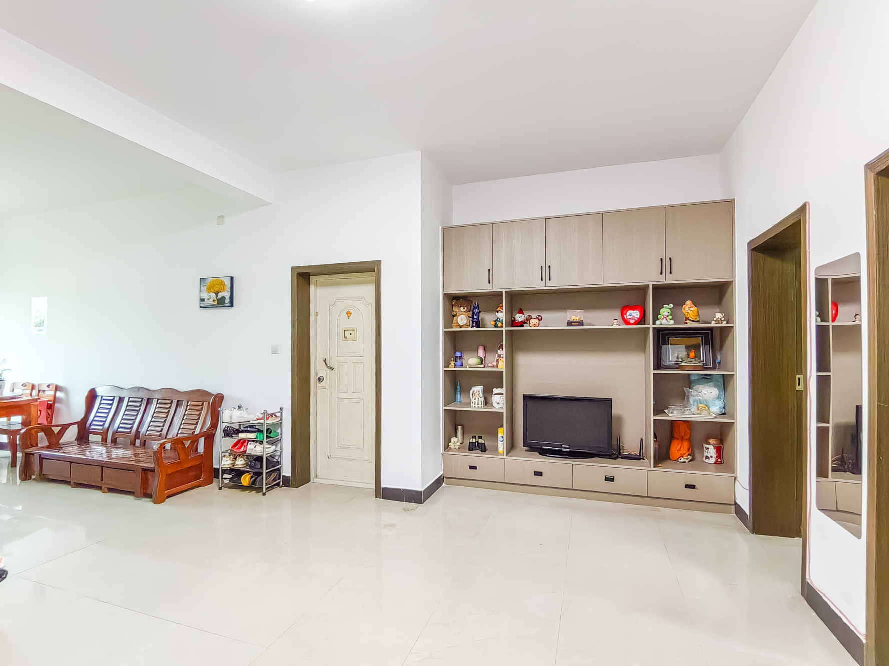 中南汽车世界  2室2厅1卫    31.78万 中南汽车世界  2室2厅1卫    31.78万客厅