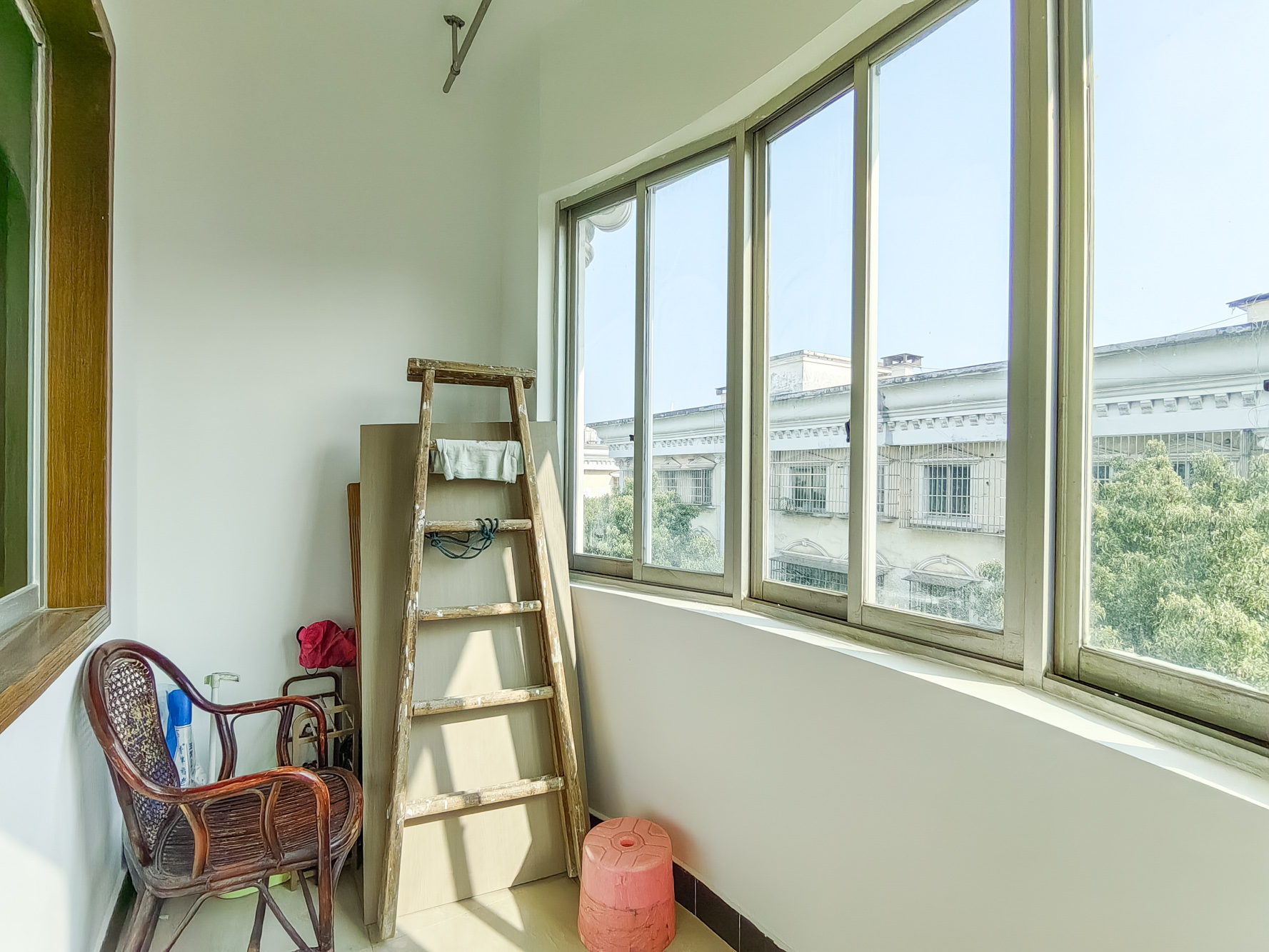 中南汽车世界  2室2厅1卫    31.78万 中南汽车世界  2室2厅1卫    31.78万阳台