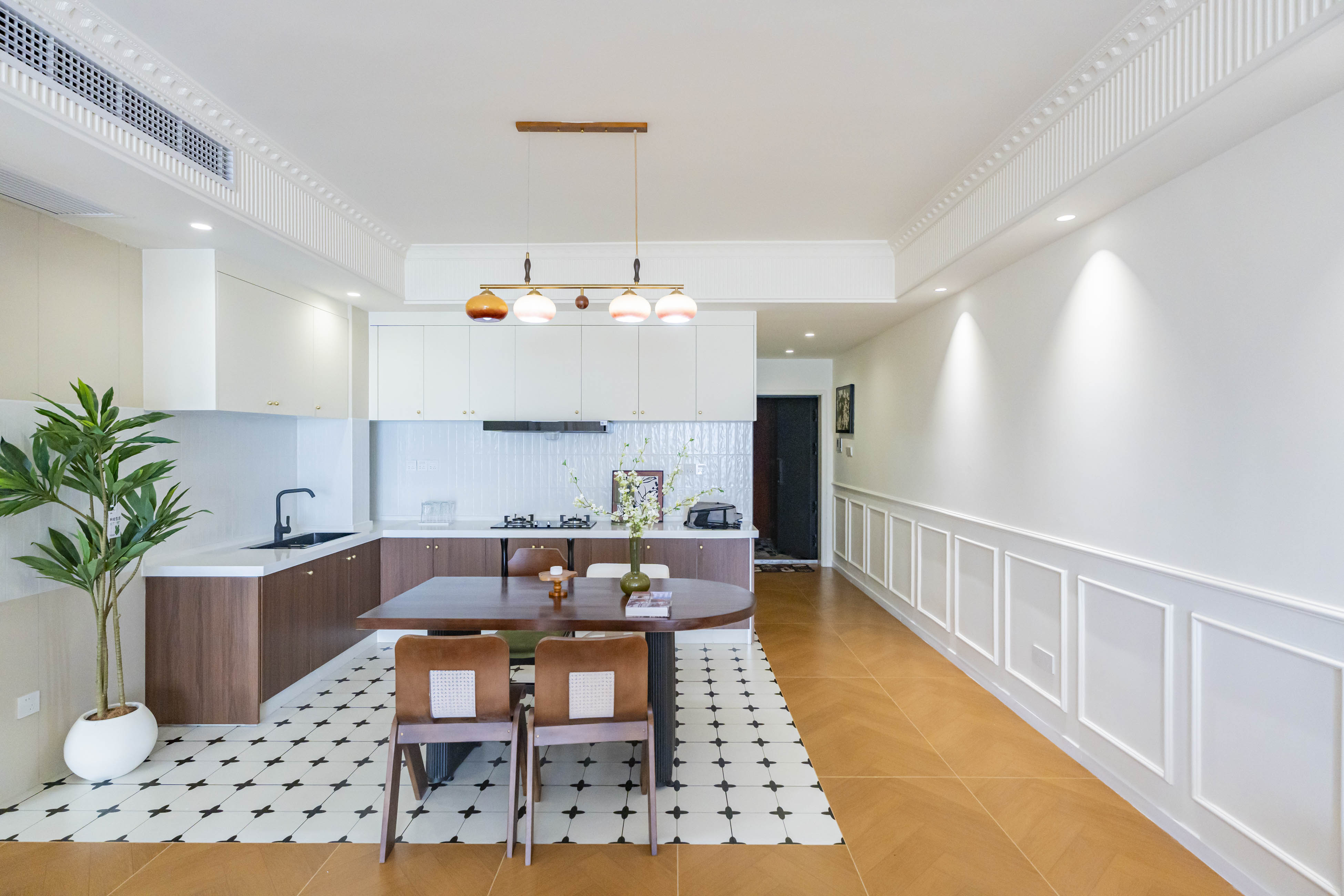 金色屋顶  3室2厅2卫    160.0万 金色屋顶  3室2厅2卫    160.0万客厅