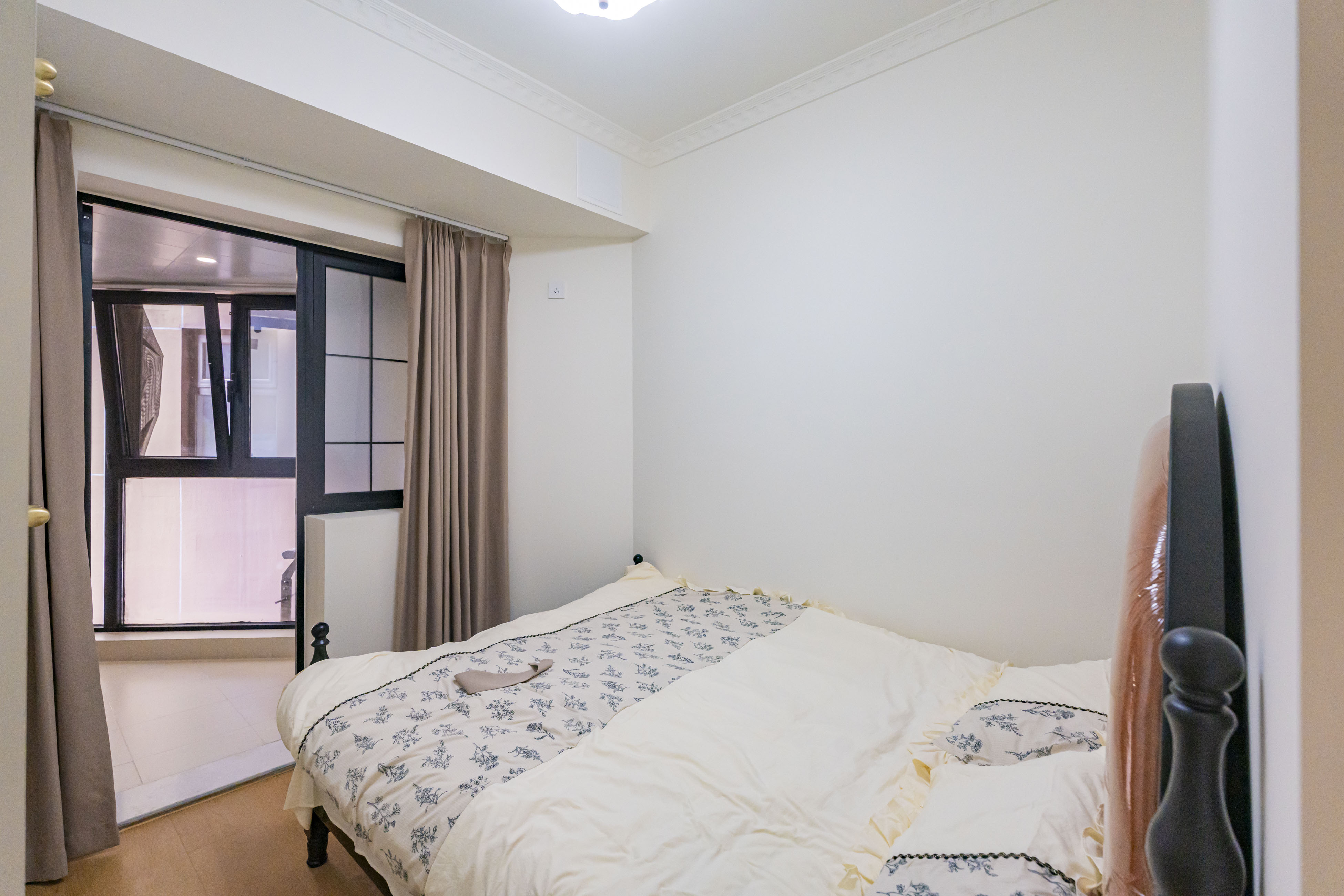 金色屋顶  3室2厅2卫    160.0万 金色屋顶  3室2厅2卫    160.0万卧室