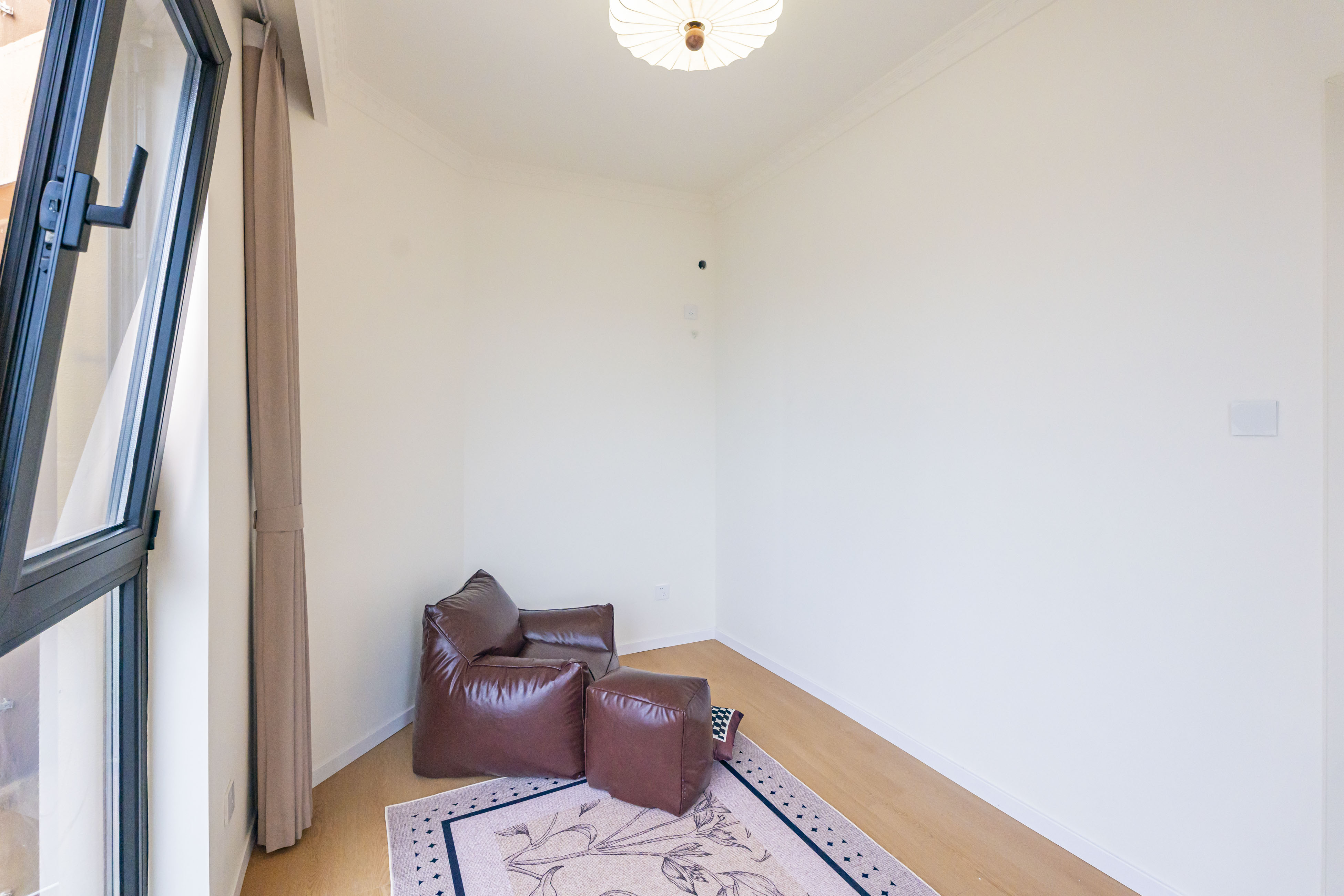 金色屋顶  3室2厅2卫    160.0万 金色屋顶  3室2厅2卫    160.0万卧室