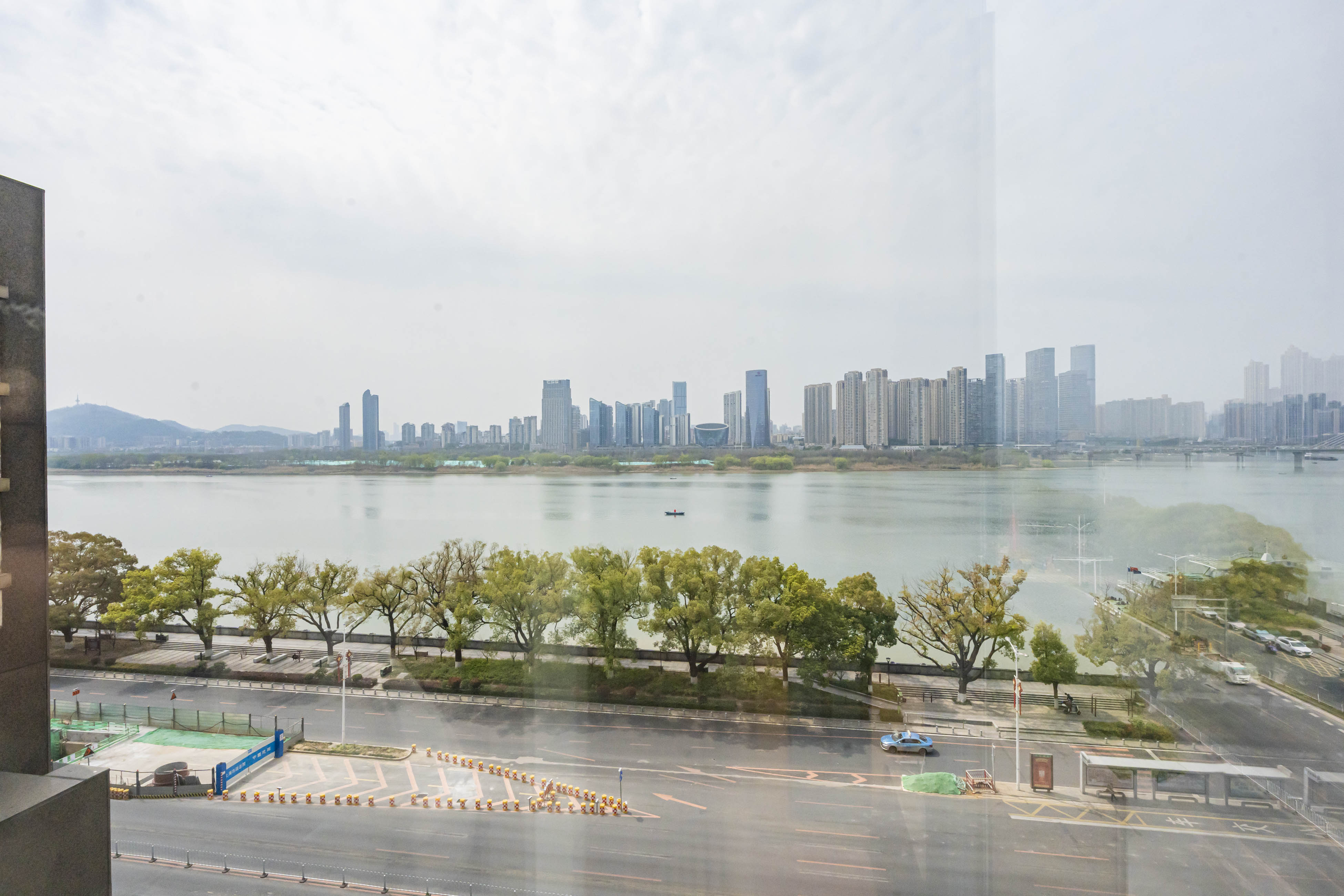 金色屋顶  3室2厅2卫    160.0万 金色屋顶  3室2厅2卫    160.0万阳台