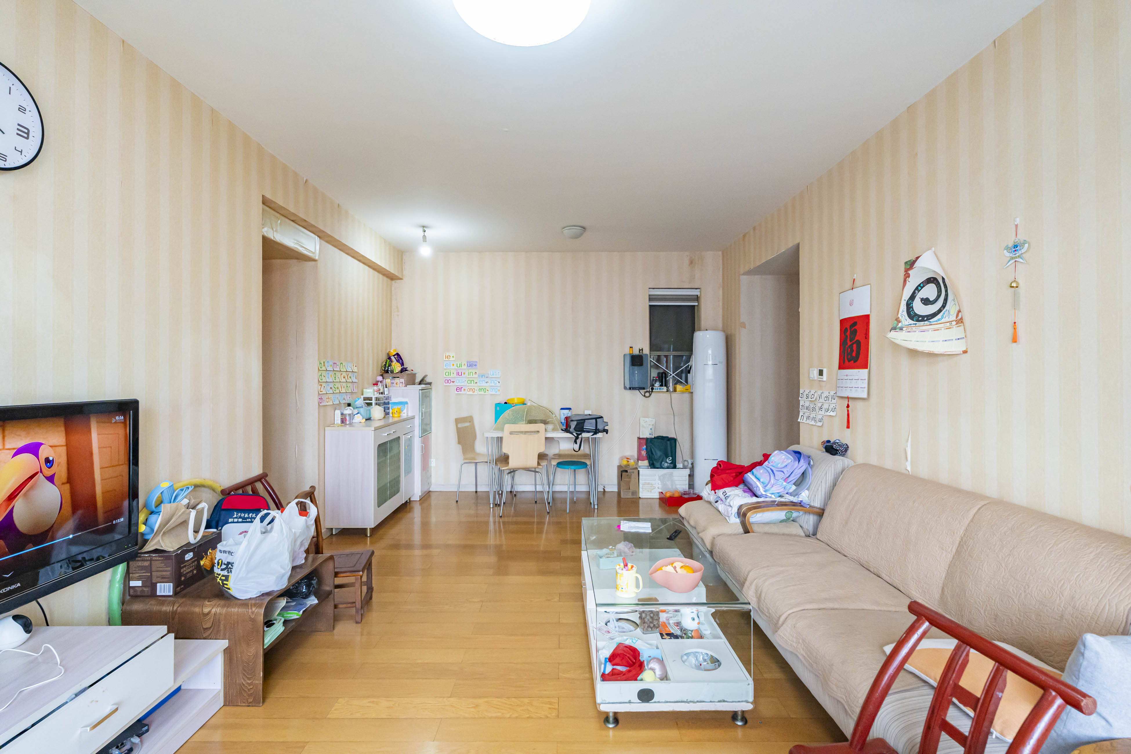 盛世美居荷园  3室2厅2卫   120.00万客厅