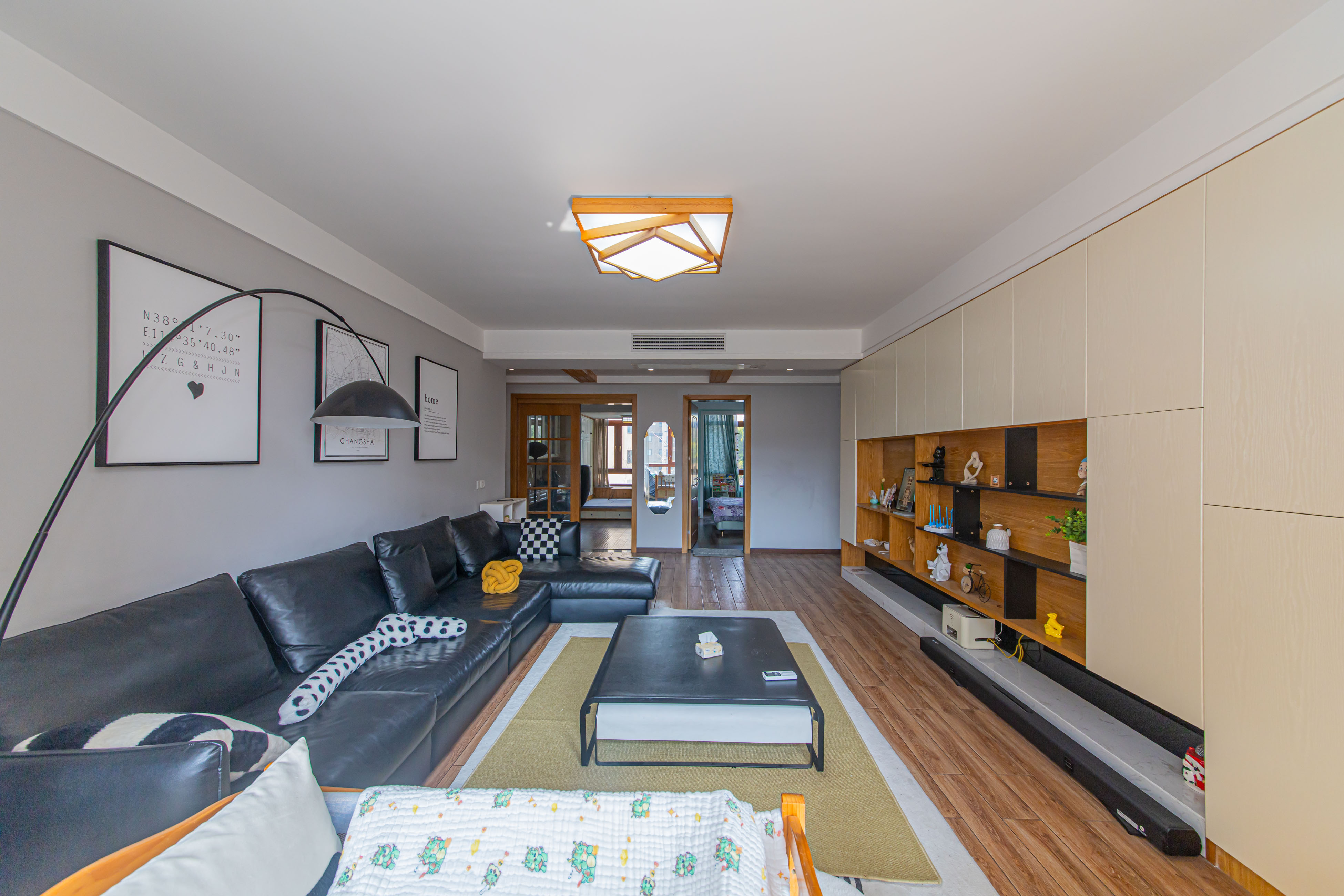 大唐印象一期云海湾 4室2厅2卫 170.0万 大唐印象一期云海湾 4室2厅2卫 170.0万客厅