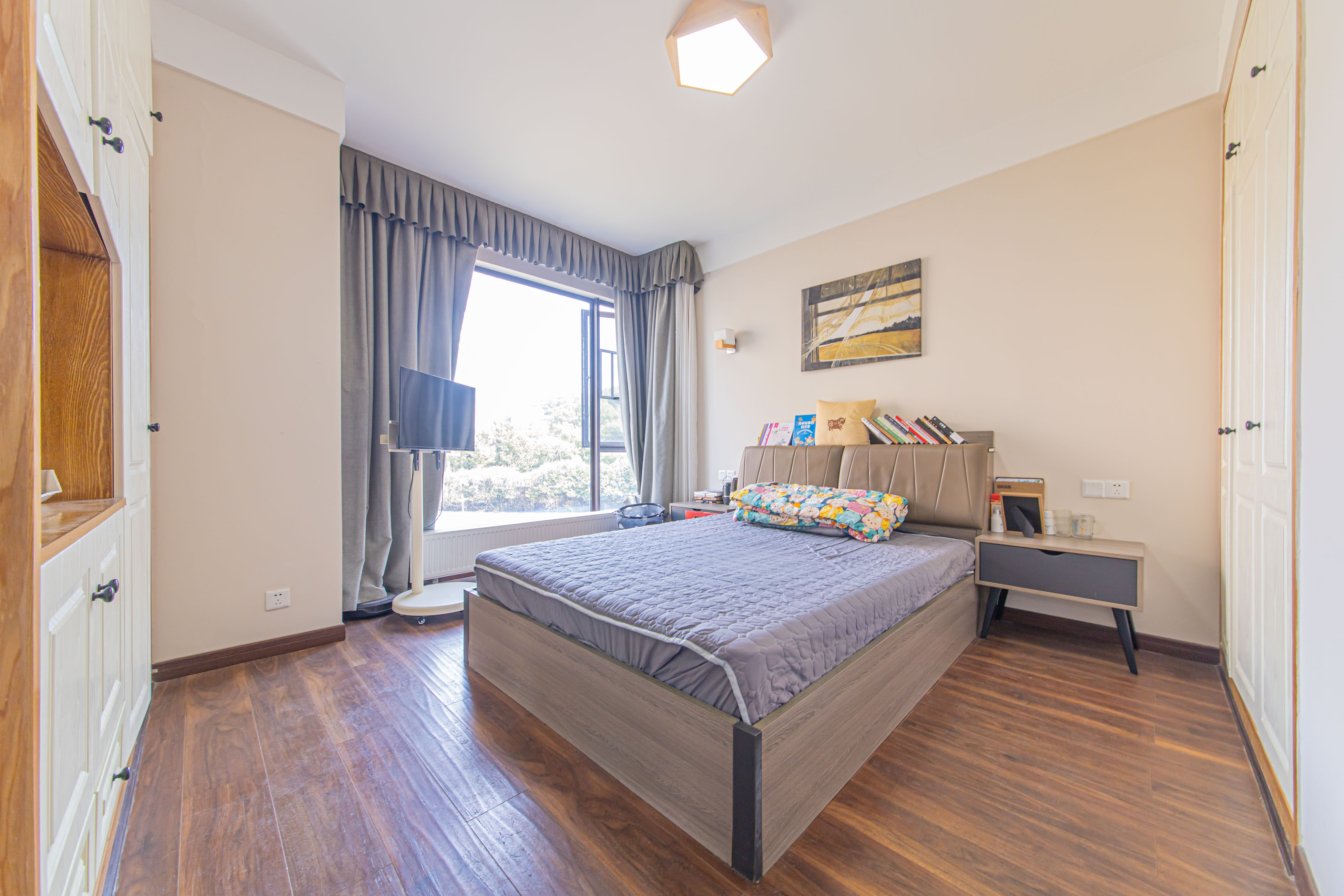 大唐印象一期云海湾 4室2厅2卫 170.0万 大唐印象一期云海湾 4室2厅2卫 170.0万卧室