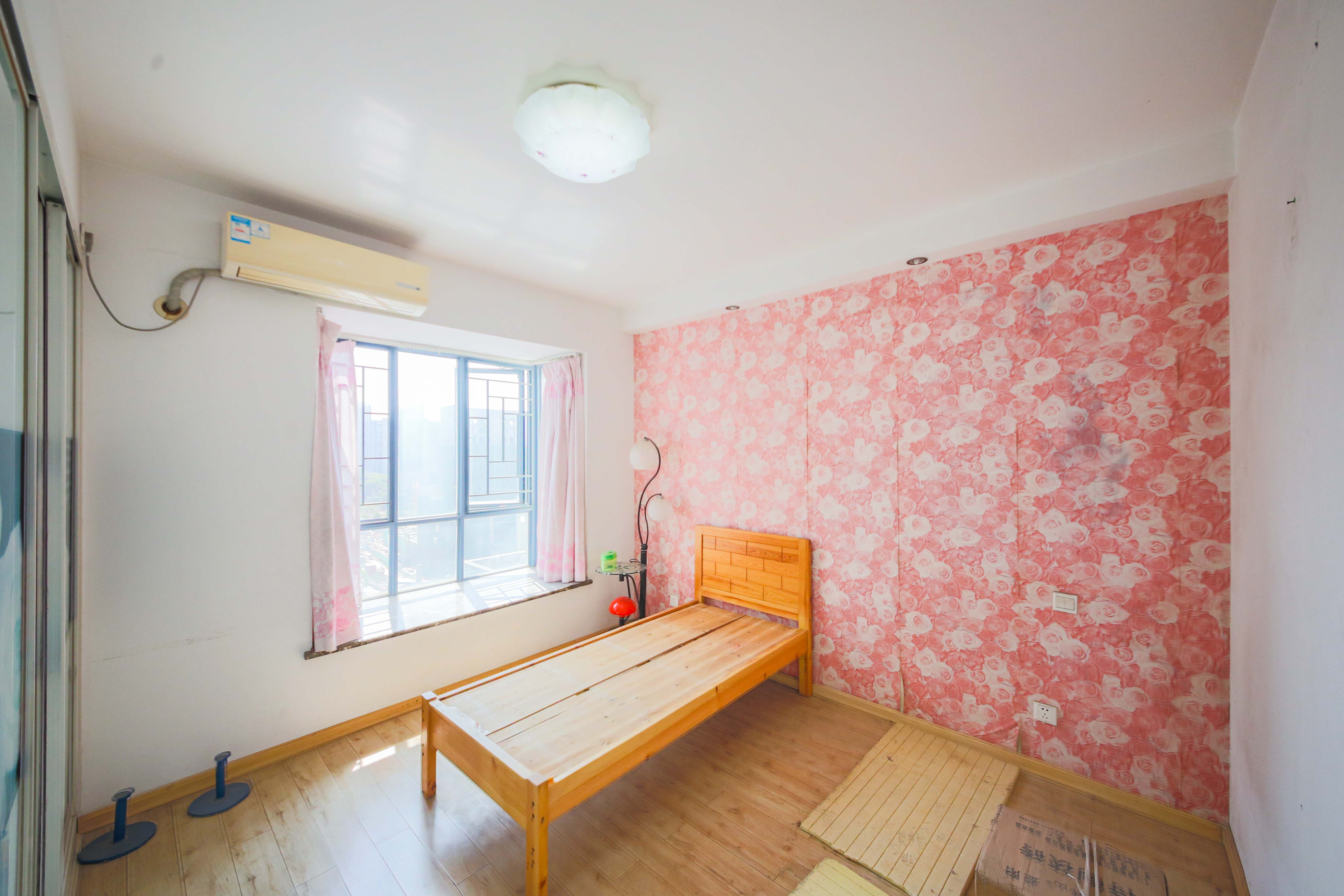 标志浪漫满屋（枫景公寓）  2室2厅1卫   57.80万卧室